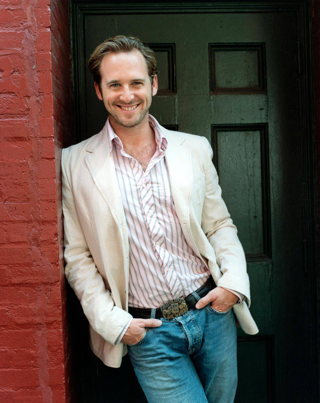 Josh Lucas, cream blazer, jeans, HD Phone Wallpaper