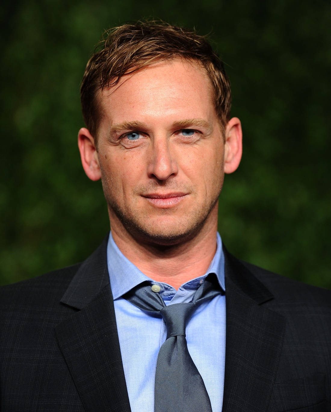 Josh Lucas, 2011 Vanity Fair Oscar Party, dark suit, HD Phone Wallpaper