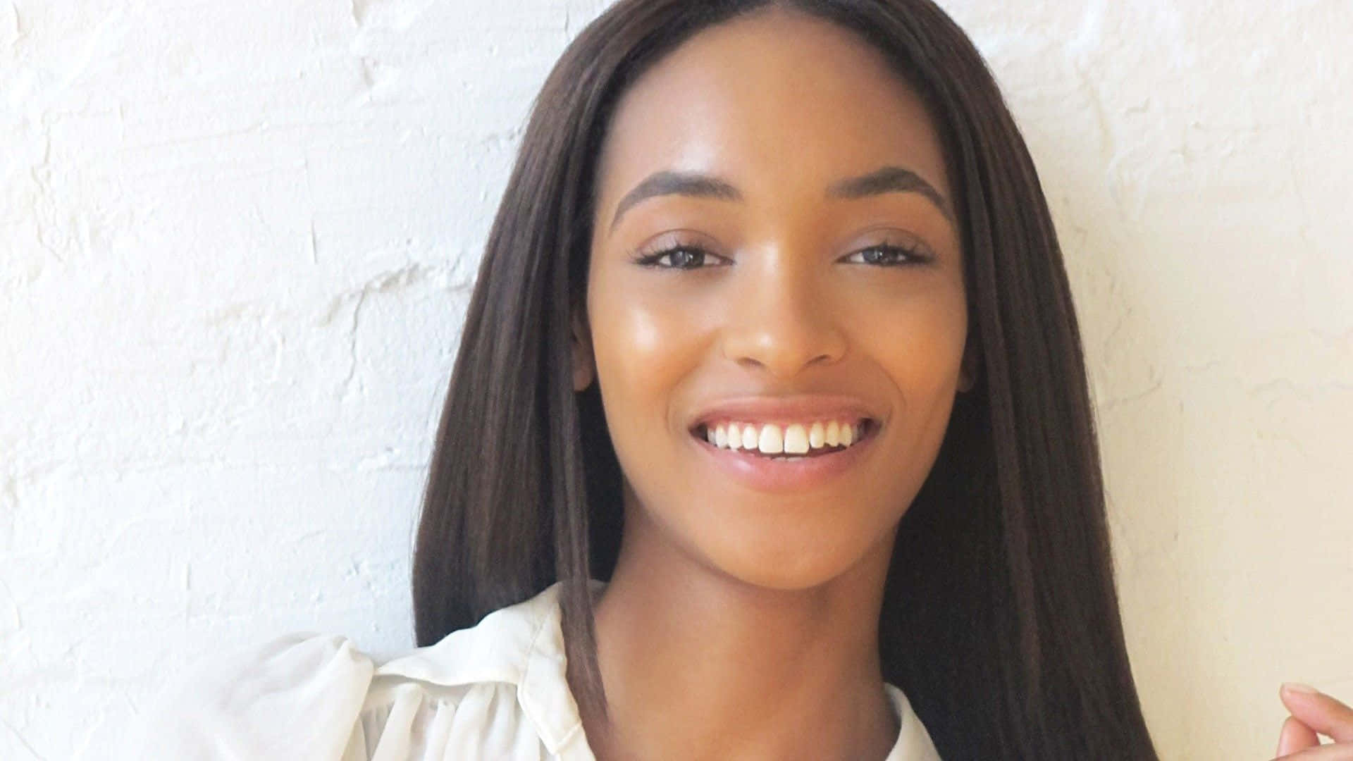 Jourdan Dunn, textured white brick wall, long dark hair, Full HD Desktop Wallpaper