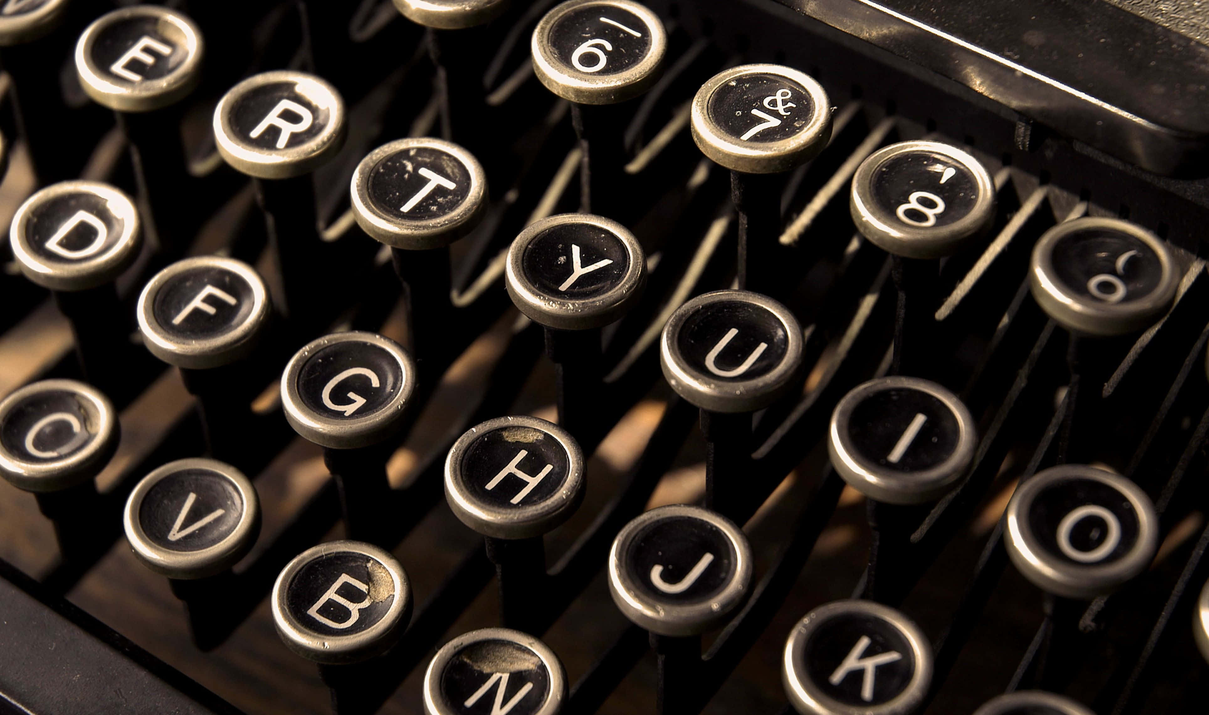 vintage typewriter, worn silver lettering, warm golden light, 4K Desktop Wallpaper