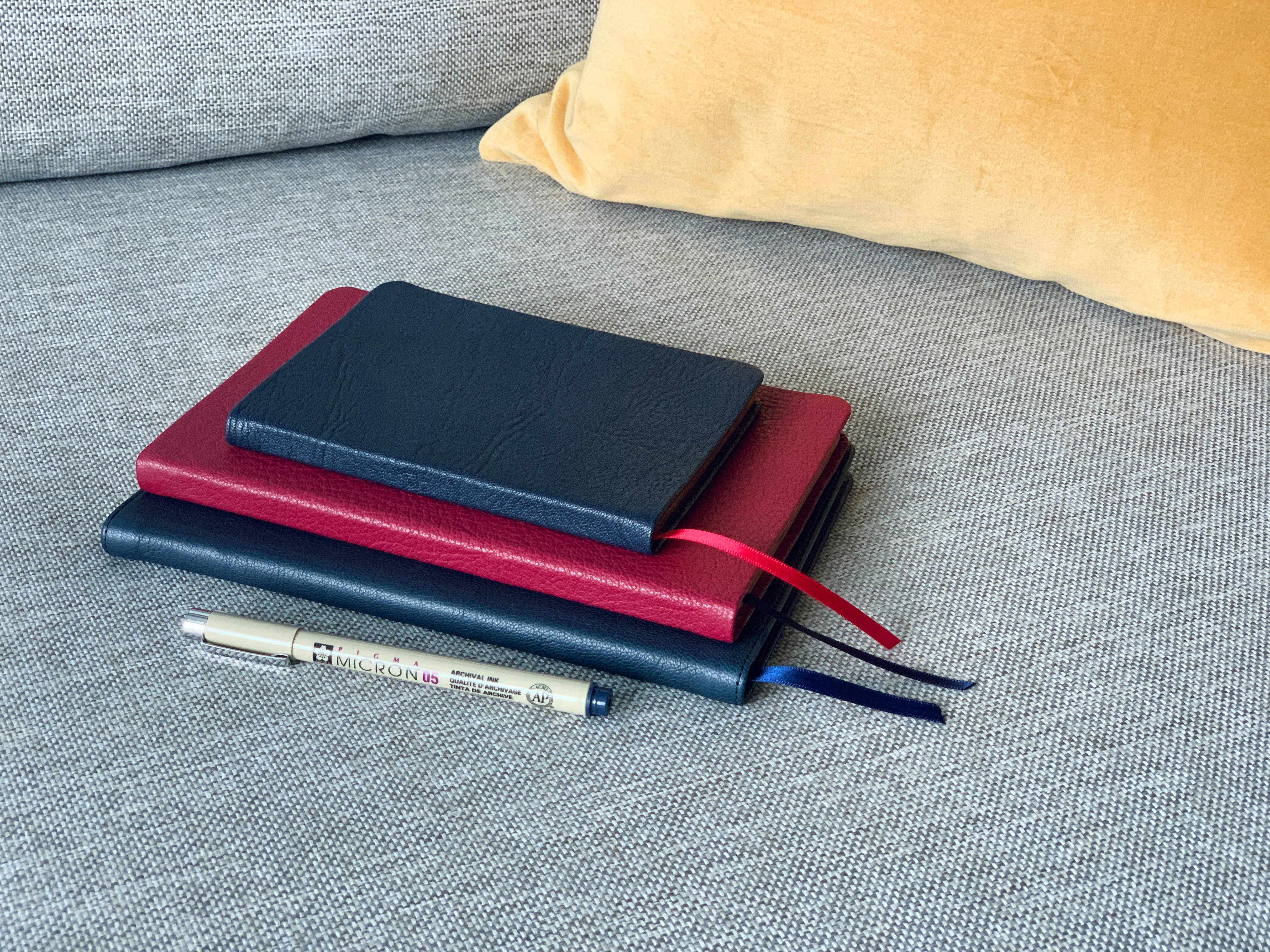 leather-bound notebooks, navy red, black, 4K Desktop Wallpaper