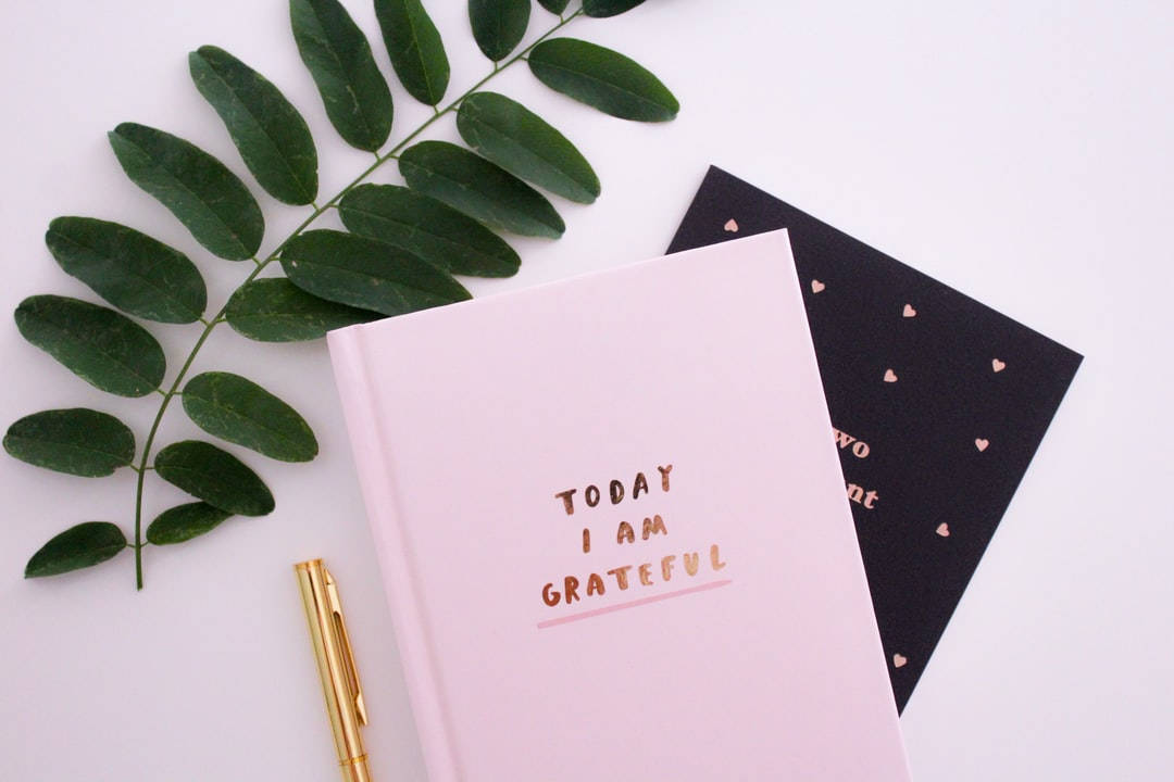 pink gratitude journal, gold foil text, dark notebook, SD Desktop Wallpaper