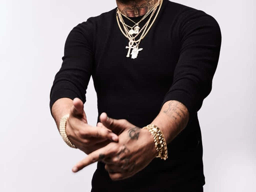 Joyner Lucas, black shirt, gold chains, SD Desktop Wallpaper