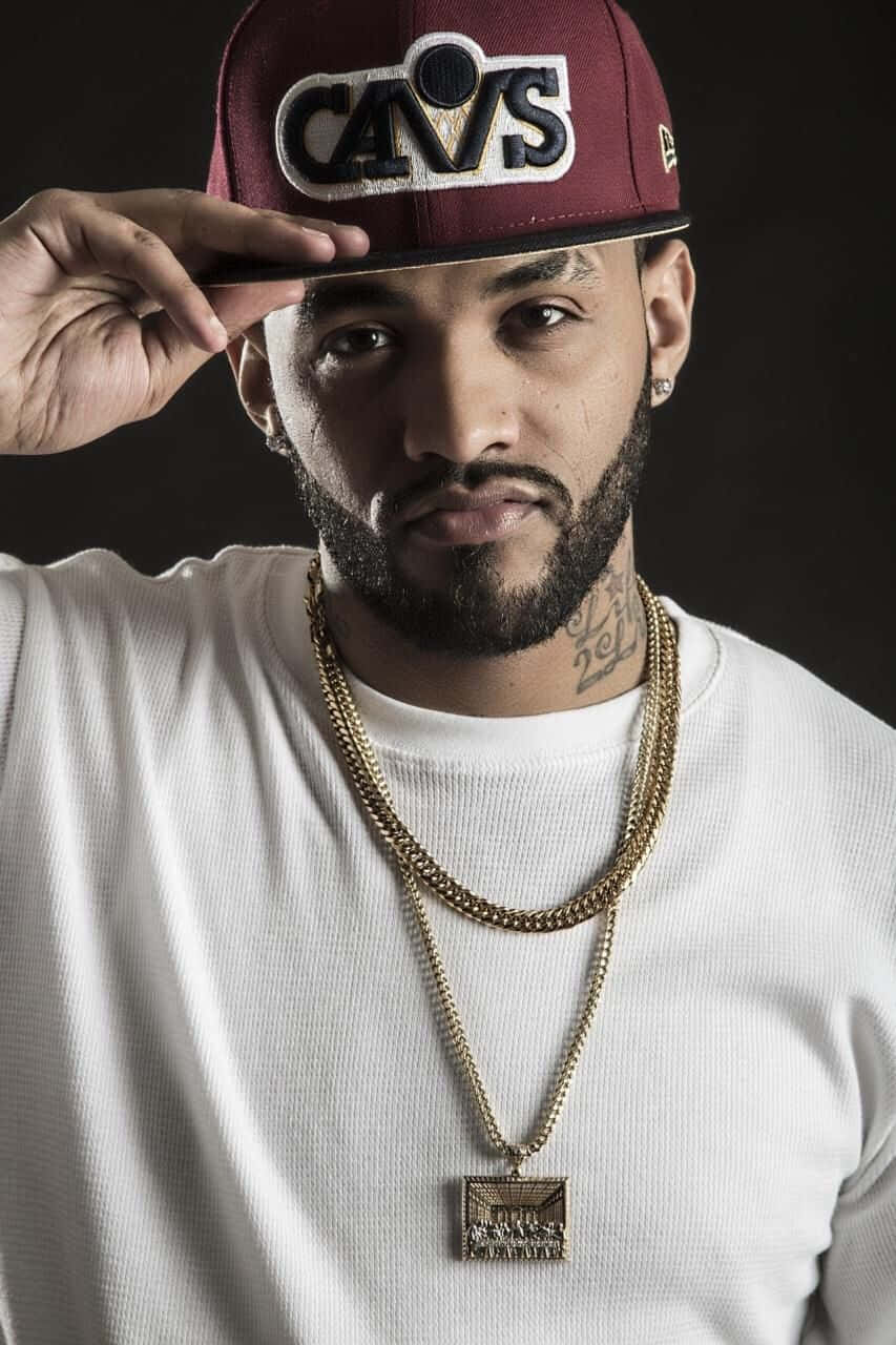 Joyner Lucas, maroon Cavs cap, gold chains, HD Phone Wallpaper