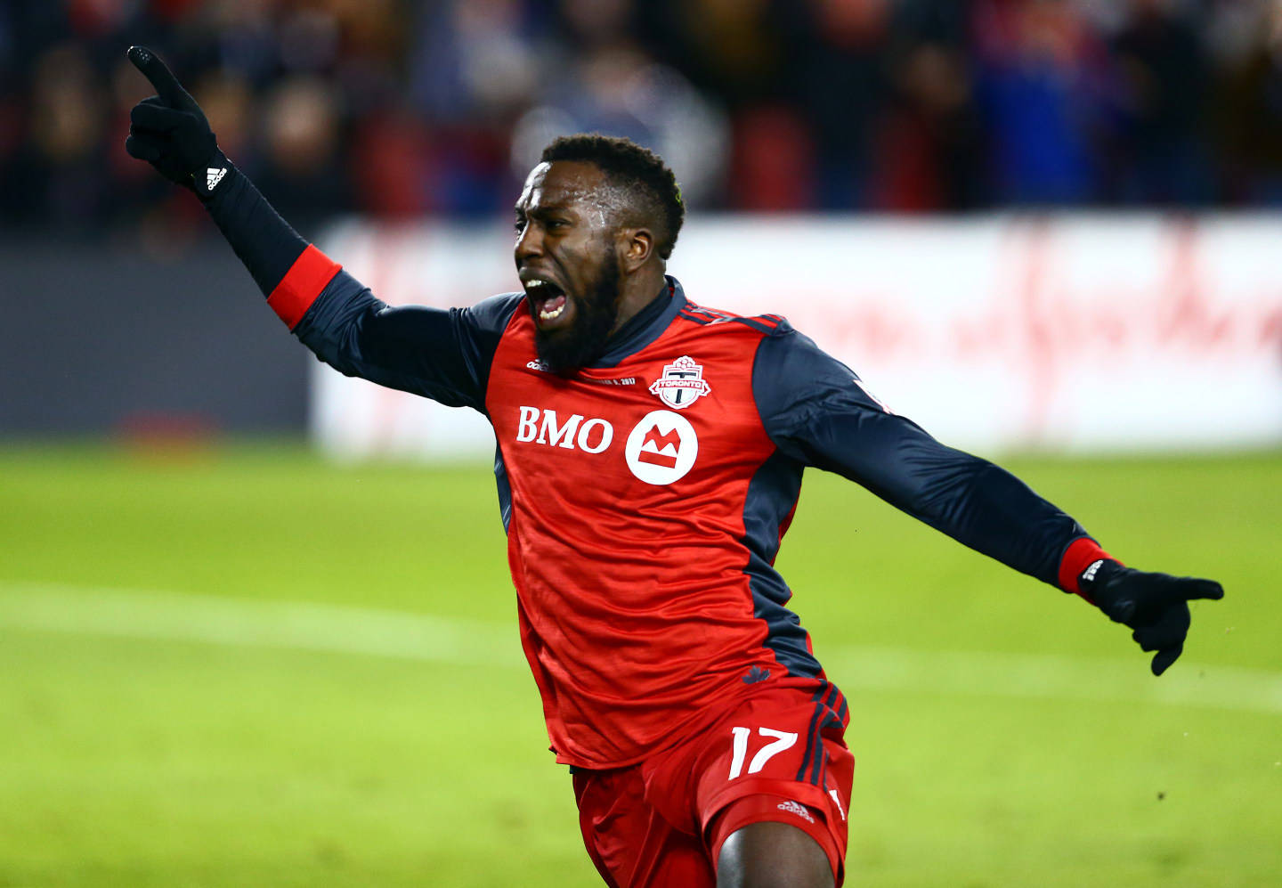 Jozy Altidore, red jersey, vibrant green field, HD Desktop Wallpaper