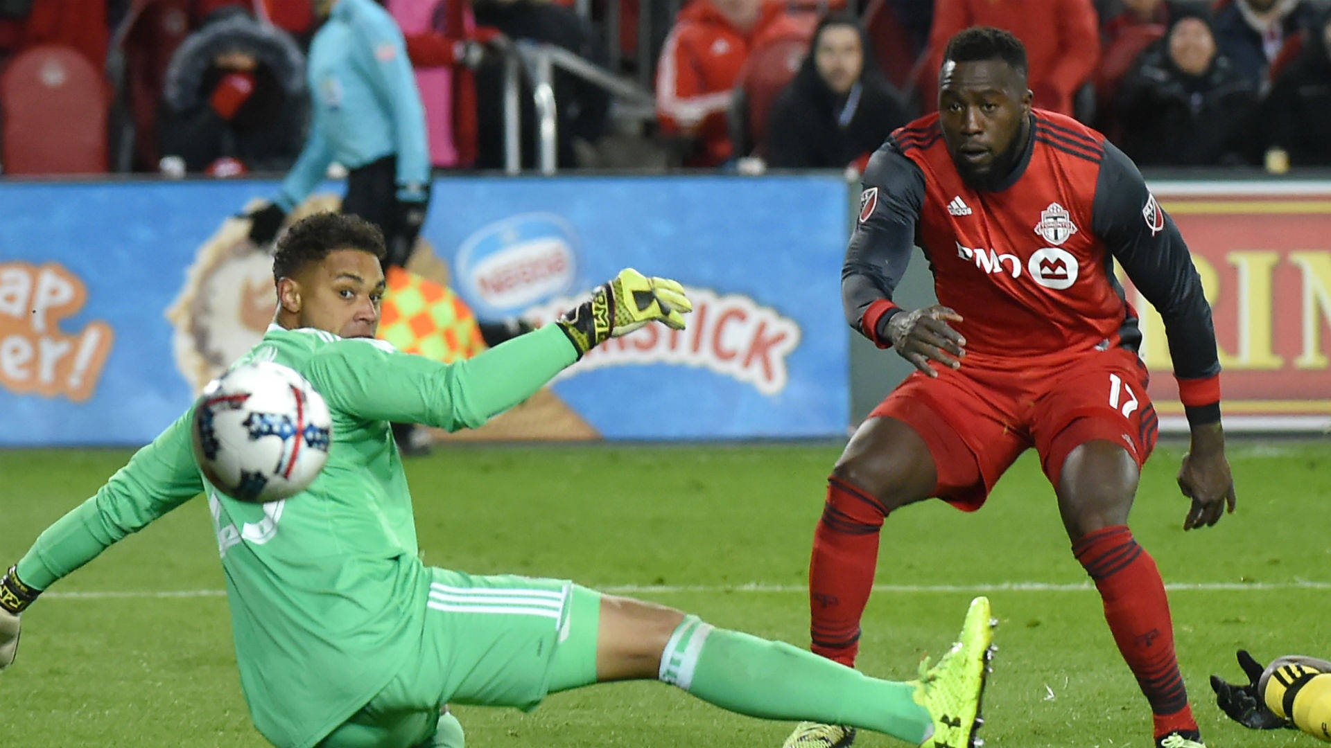 Jozy Altidore, green goalkeeper, red-uniformed attacker, Full HD Desktop Wallpaper