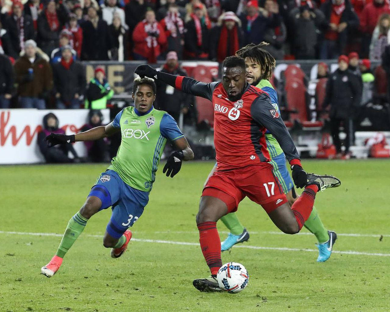 Jozy Altidore, soccer ball, vibrant green field, HD Desktop Wallpaper