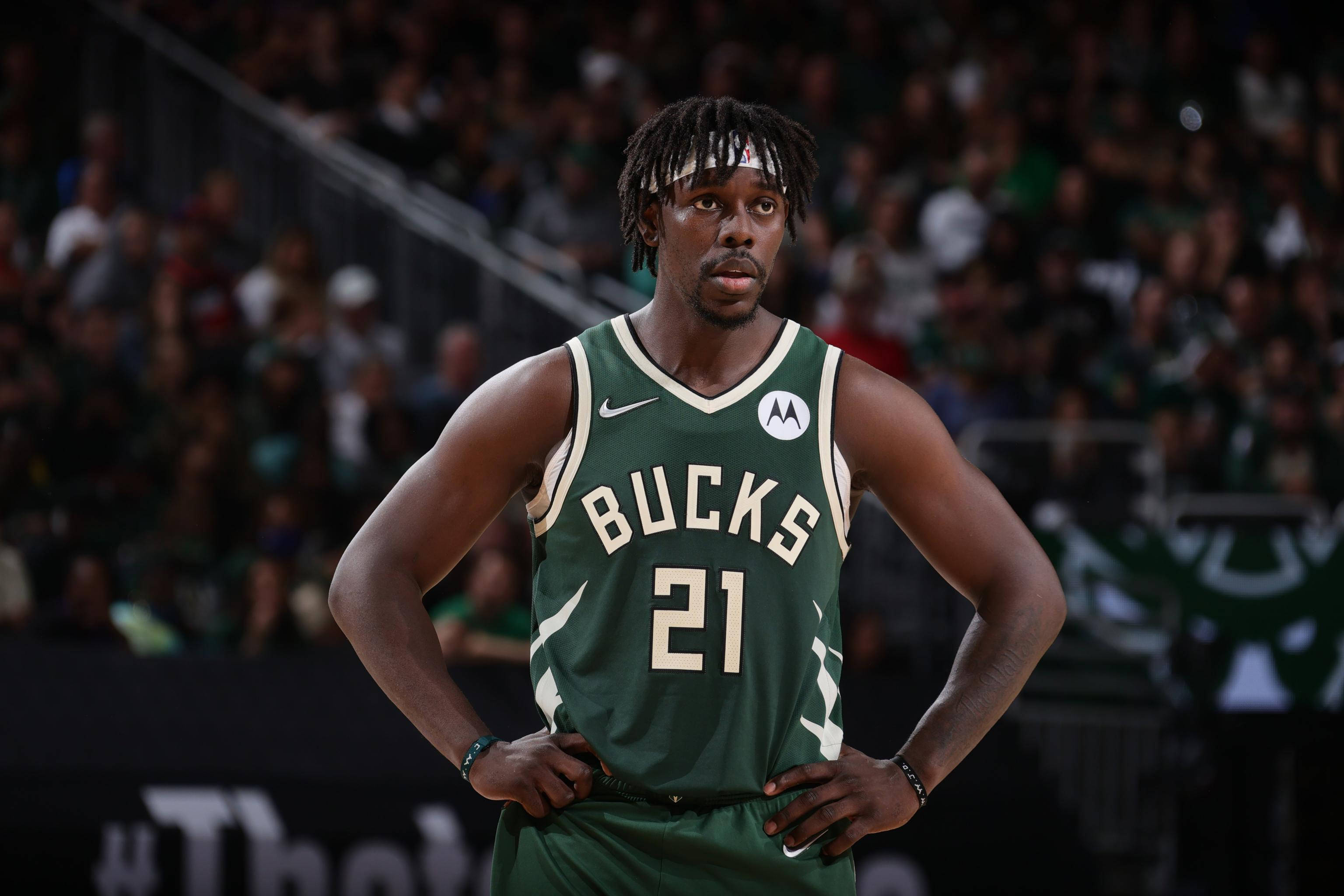 Jrue Holiday, green Bucks jersey, arena lights, 2K Desktop Wallpaper