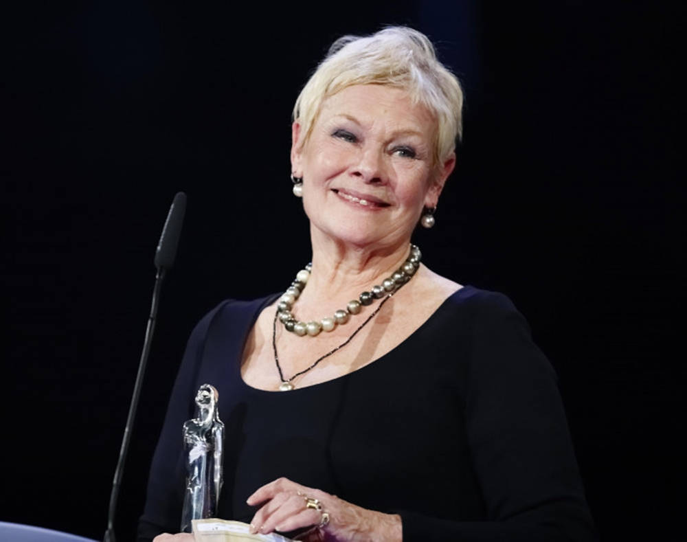 Judi Dench, silver award statue, dark stage podium, SD Desktop Wallpaper