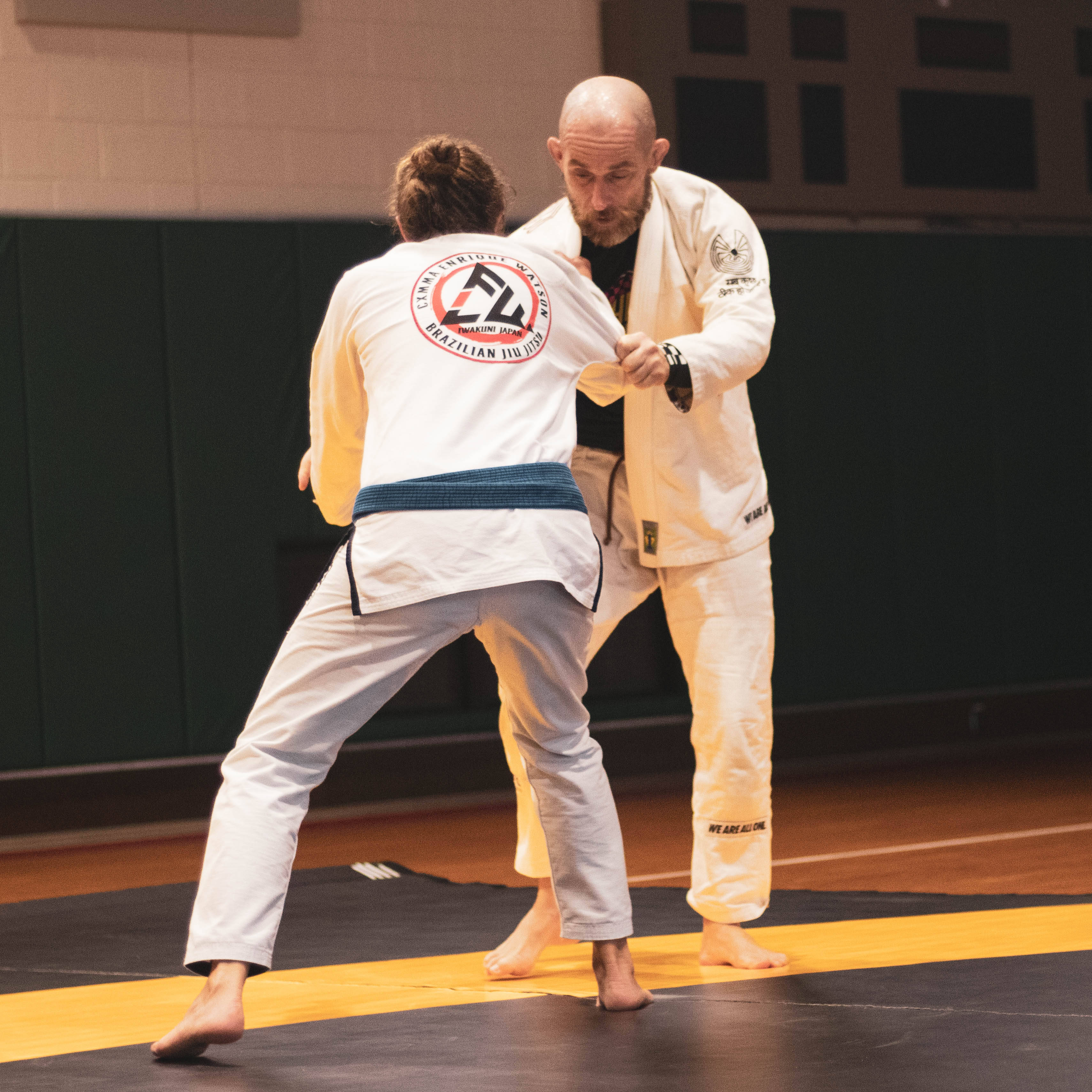 judo, white gi uniforms, black and yellow mat, 2K Desktop Wallpaper