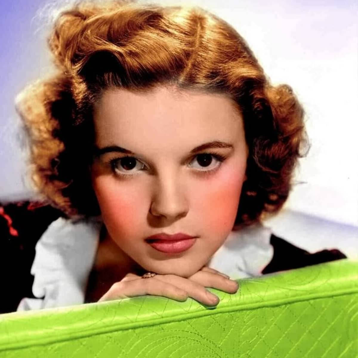 Judy Garland, golden curls, bright green textured surface, SD Desktop Wallpaper