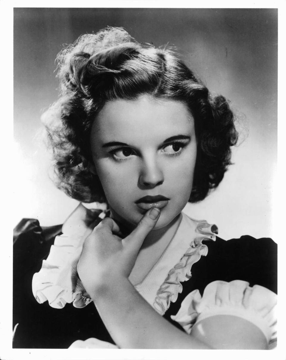 Judy Garland, vintage black and white portrait, styled curls, SD Phone Wallpaper