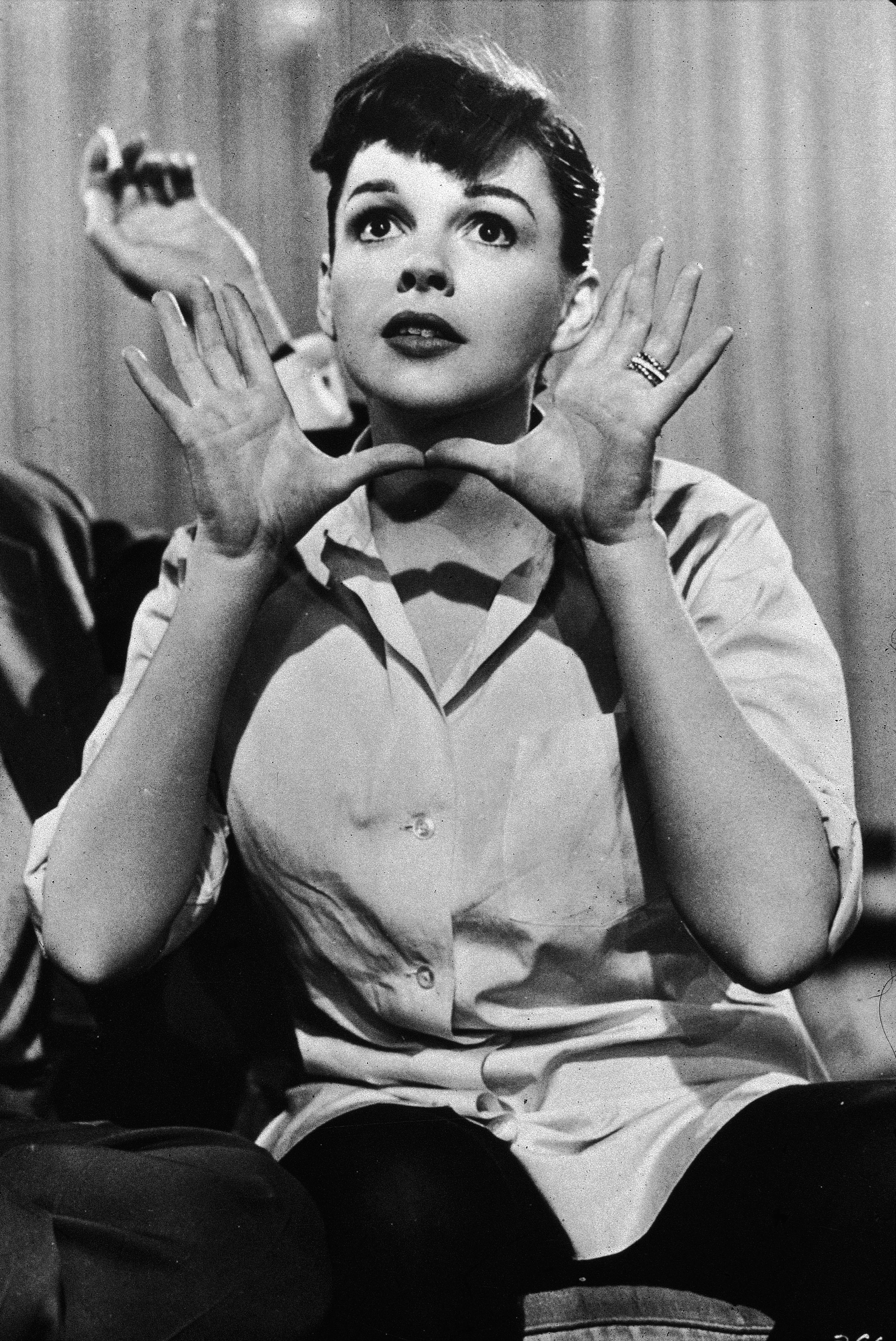 Judy Garland, black and white, Hollywood actress, 4K Phone Wallpaper