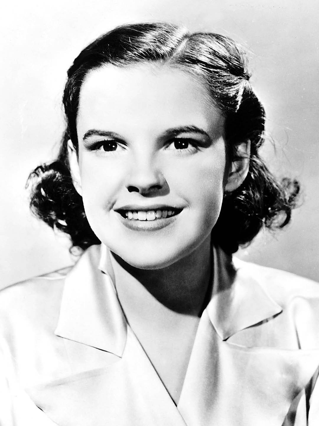 Judy Garland, vintage black and white portrait, styled curls, HD Phone Wallpaper