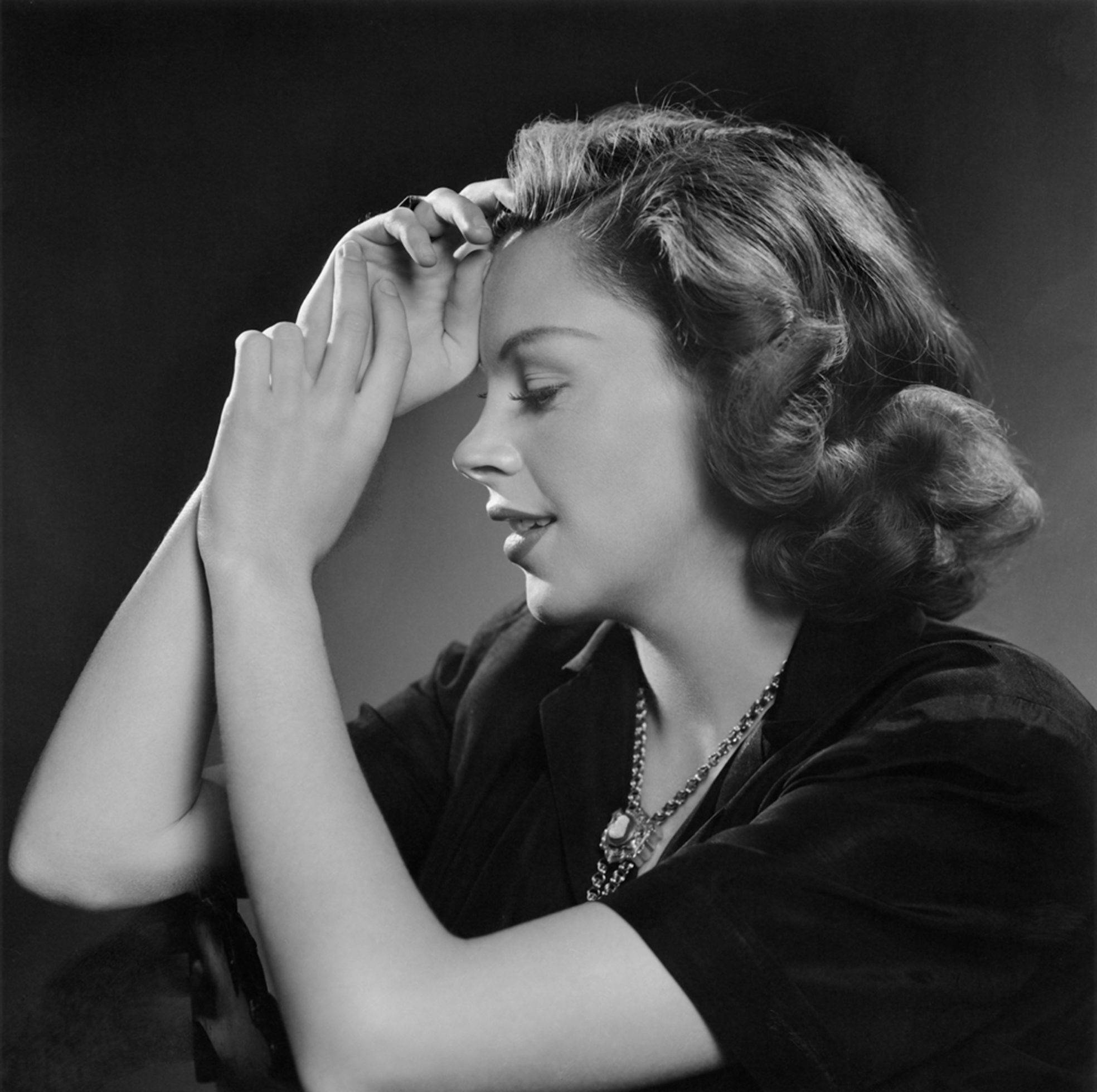 Judy Garland, vintage black and white portrait, side angle shot, Full HD Desktop Wallpaper