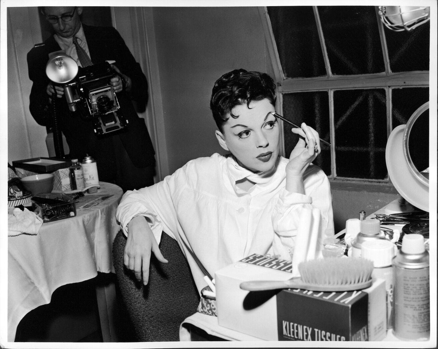 Judy Garland, vintage backstage dressing room, eyeliner, HD Desktop Wallpaper