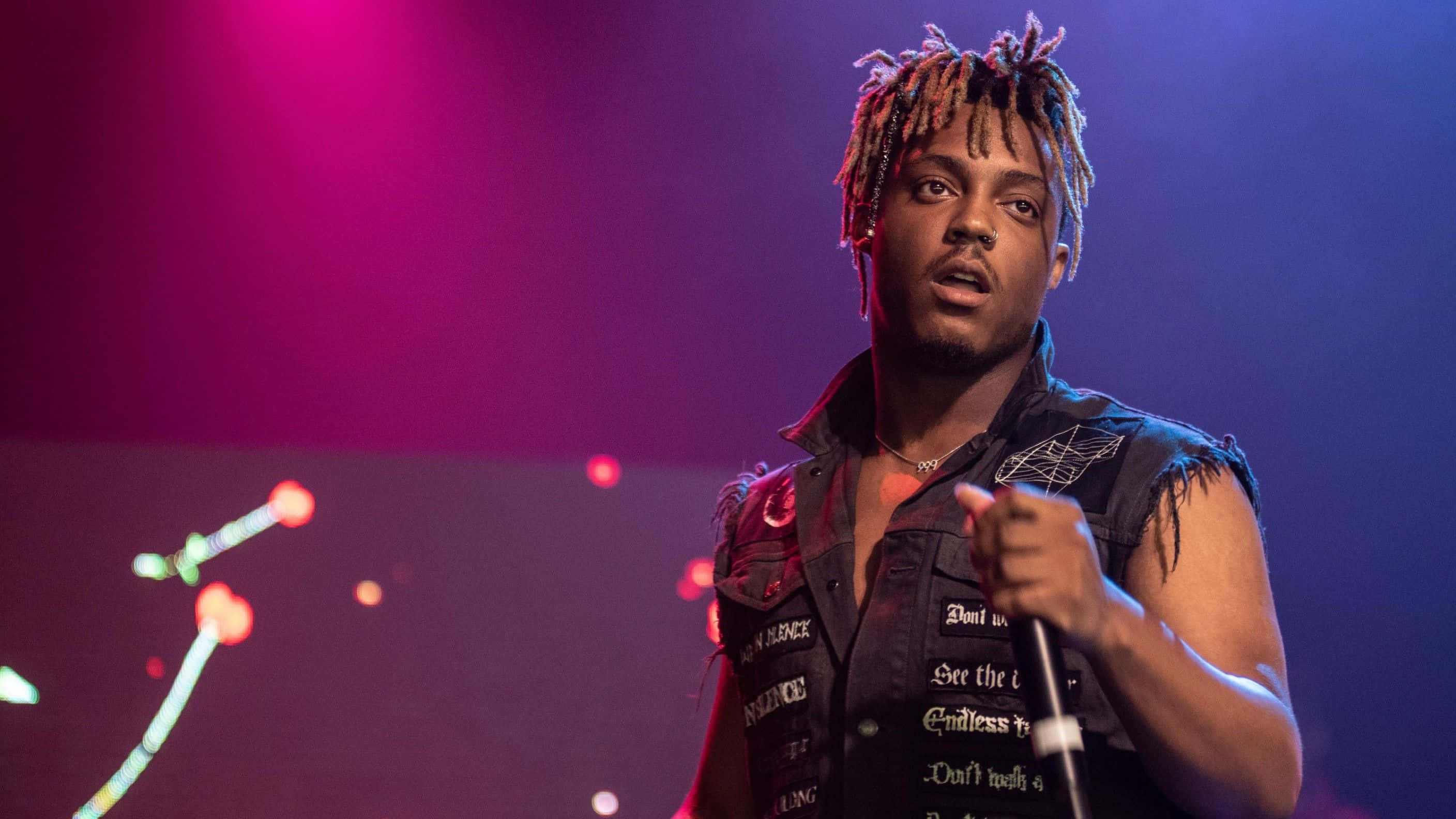 Juice Wrld Concert, dreadlocks, microphone, 2K Desktop Wallpaper
