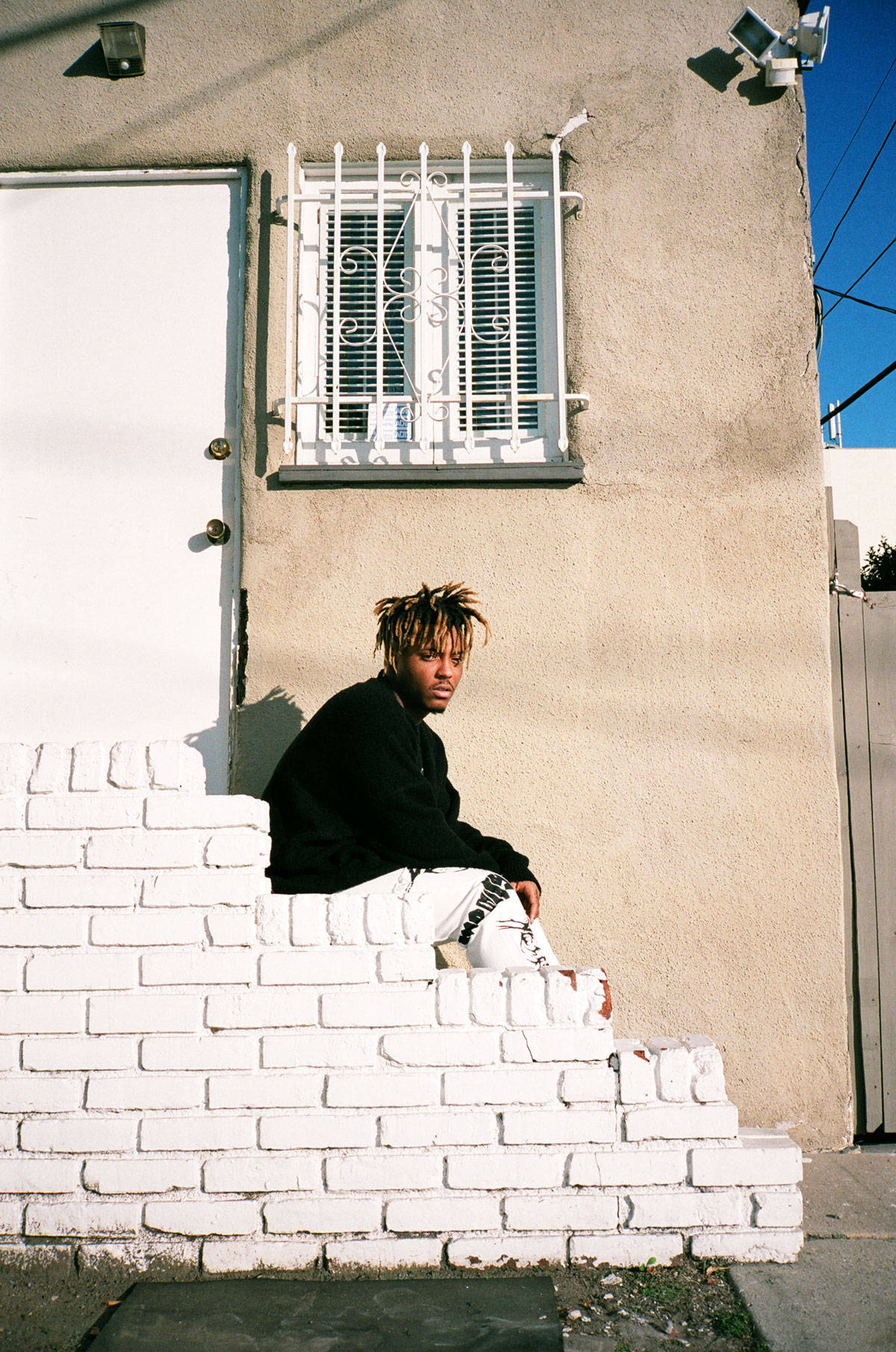 Juice Wrld, dreadlocks, white-painted brick steps, HD Phone Wallpaper