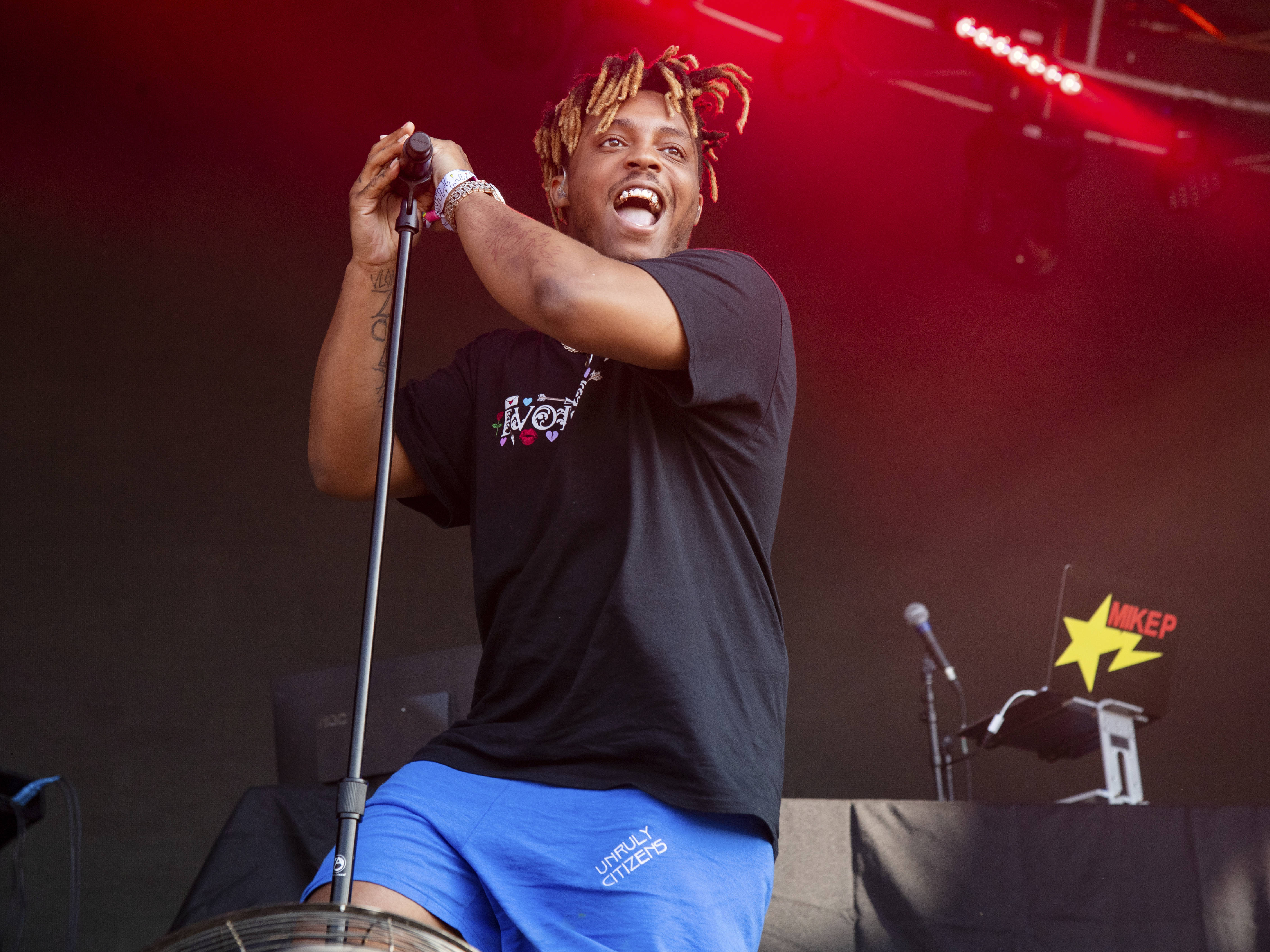 Juice Wrld, orange dreadlocks, microphone, 4K Desktop Wallpaper