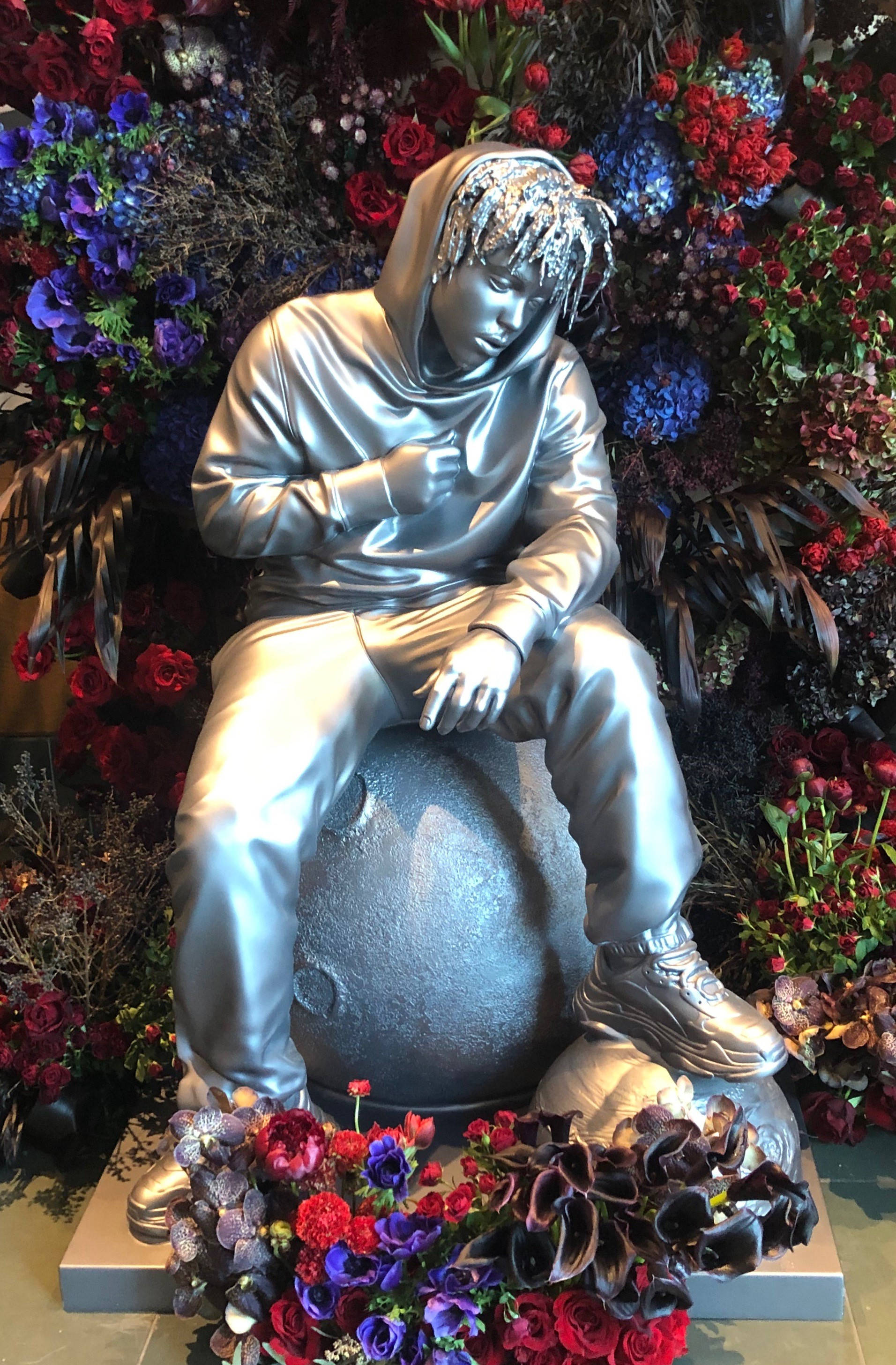 Juice Wrld, silver statue, seated figure, 2K Phone Wallpaper