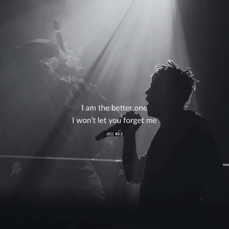 Juice WRLD, black and white stage shot, singing into a mic, SD Desktop Wallpaper