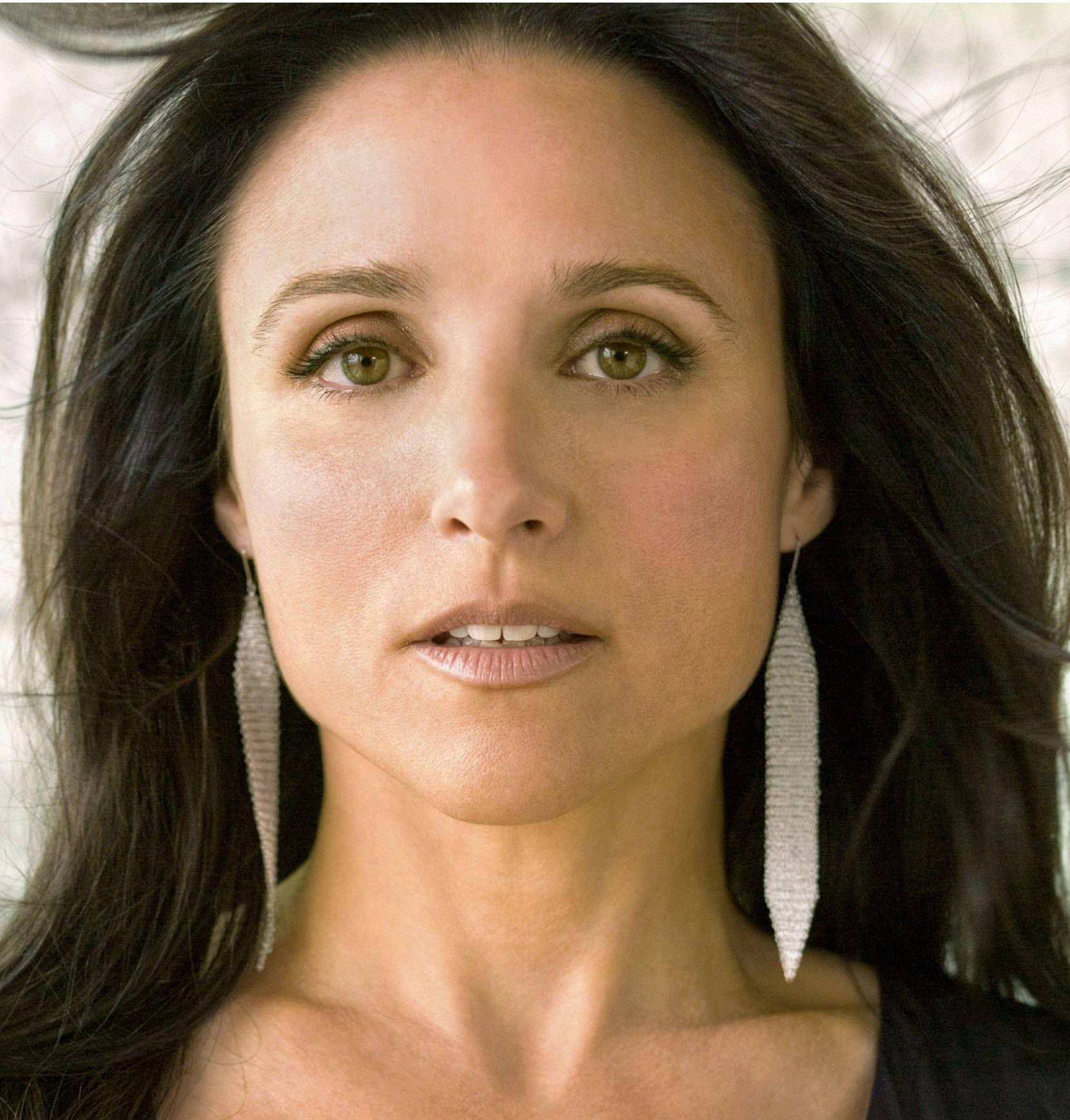 Julia Louis-Dreyfus, dark hair, green eyes, HD Phone Wallpaper