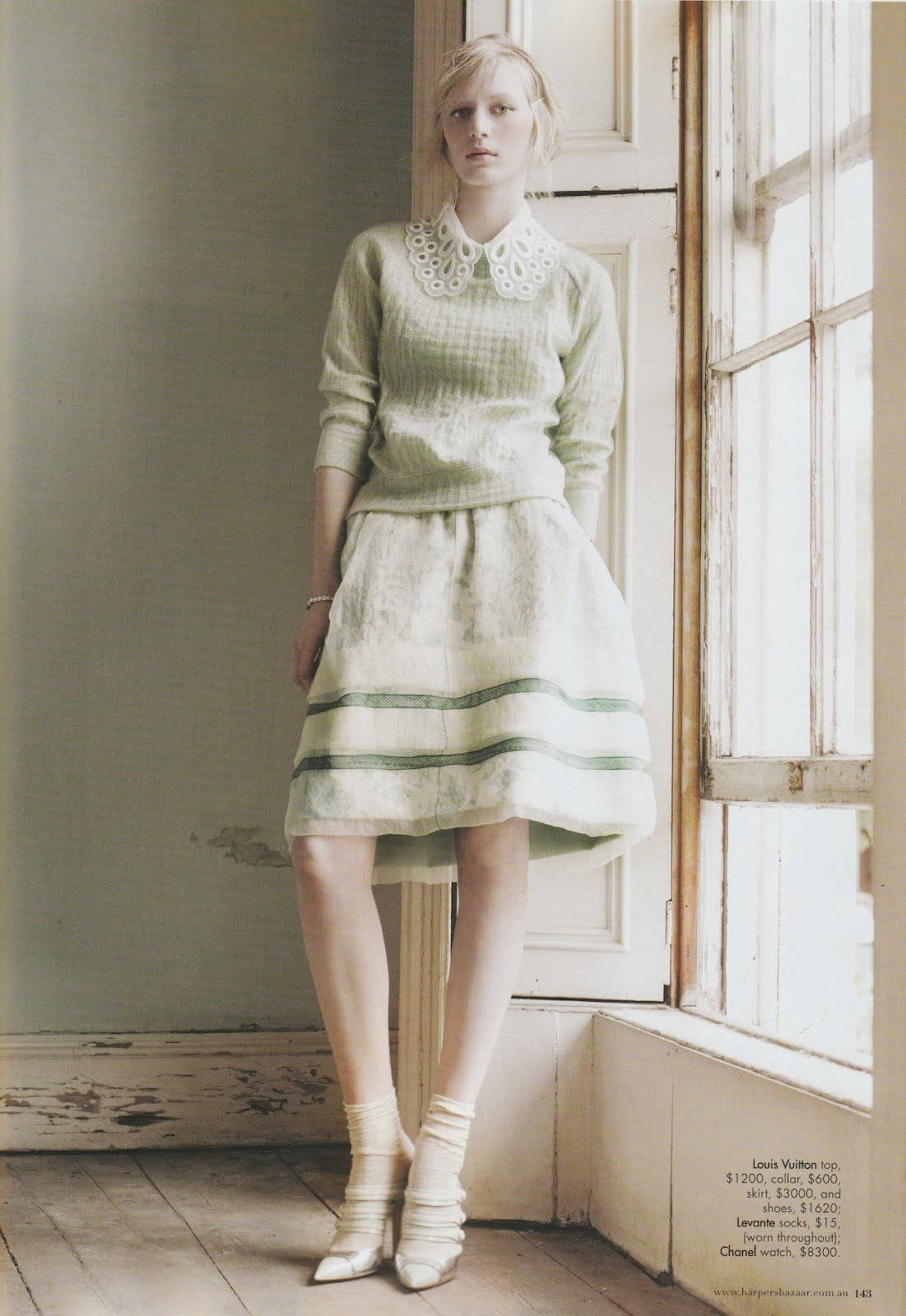 Julia Nobis, pale green knit dress, lace collar, HD Phone Wallpaper