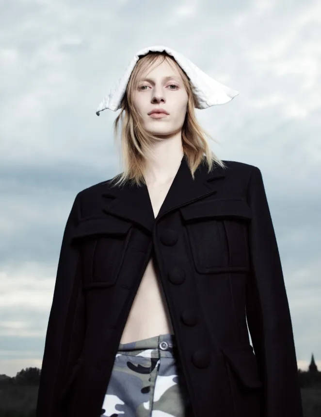Julia Nobis, black coat, camouflage pants, SD Phone Wallpaper