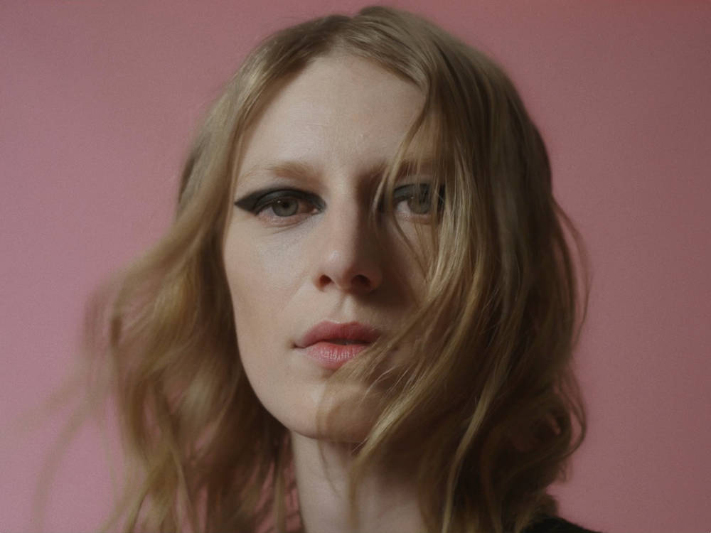 Julia Nobis, blonde hair, bold eyeliner, SD Desktop Wallpaper