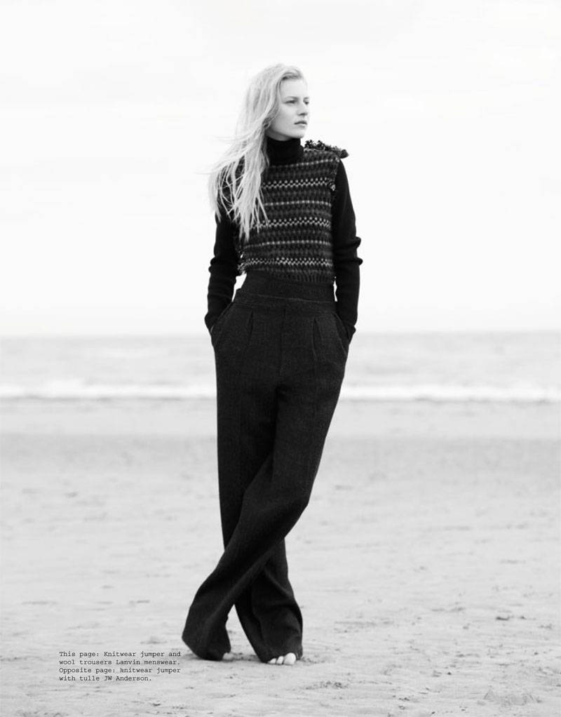 Julia Nobis, black attire, patterned knit jumper, SD Phone Wallpaper