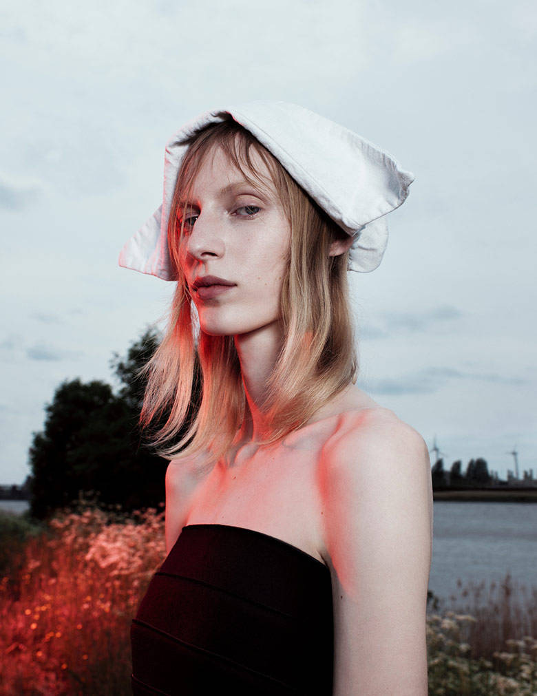 Julia Nobis, blonde hair, white hat, SD Phone Wallpaper