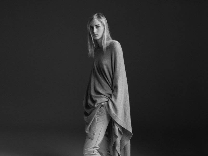 Julia Nobis, grayscale, minimalist studio, SD Desktop Wallpaper