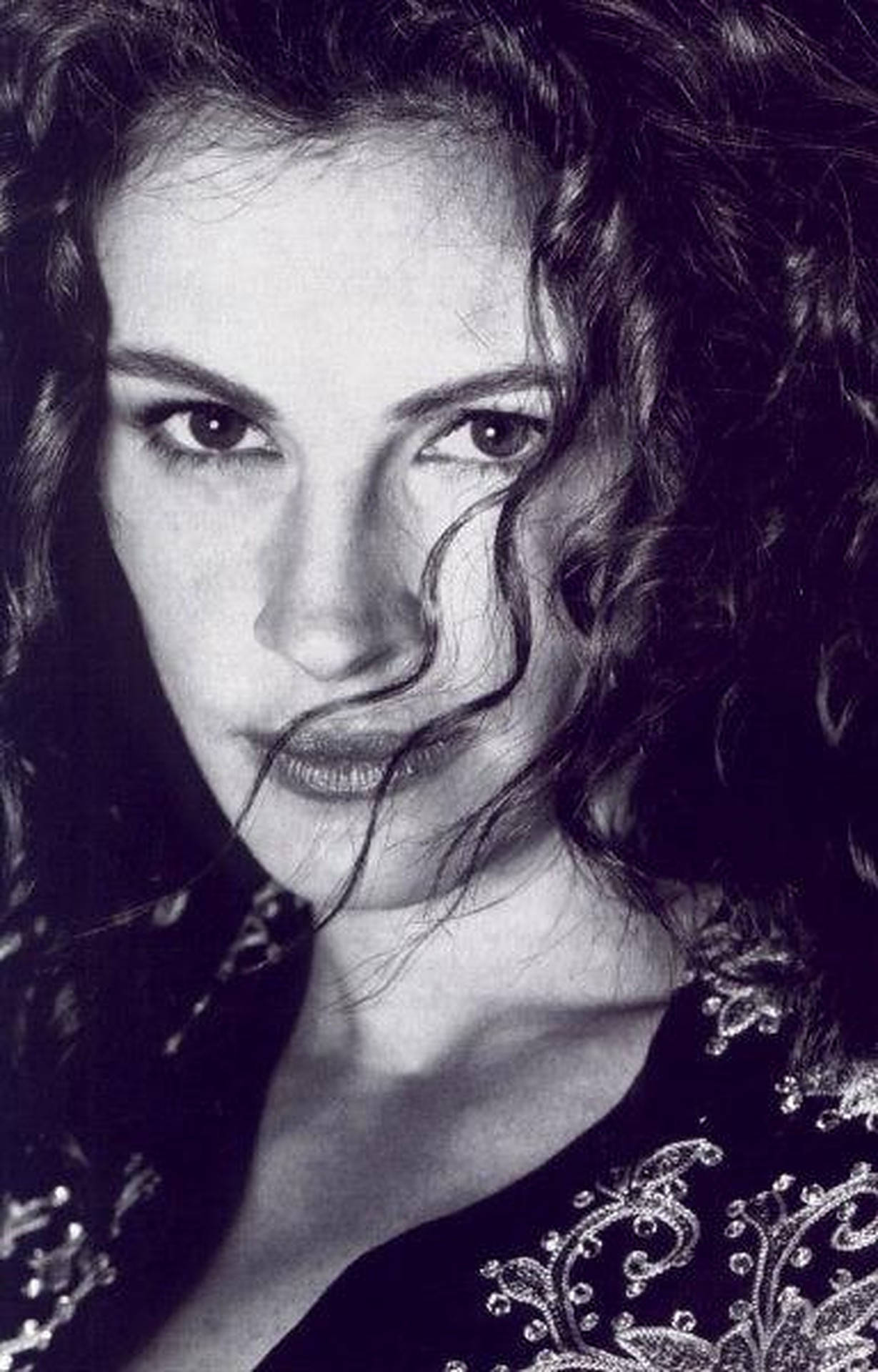 Julia Roberts, black and white portrait, intense eyes, Full HD Phone Wallpaper
