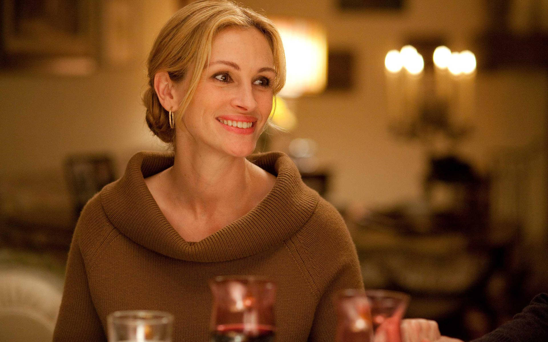 Julia Roberts, brown sweater, warmly lit dinner table, Full HD Desktop Wallpaper