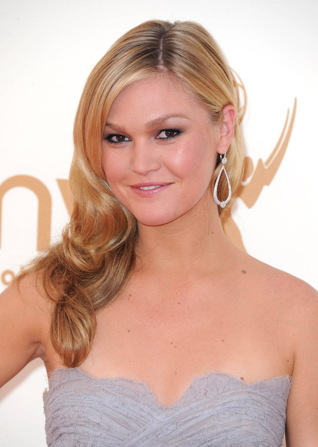 Julia Stiles, gray strapless gown, awards event, HD Phone Wallpaper