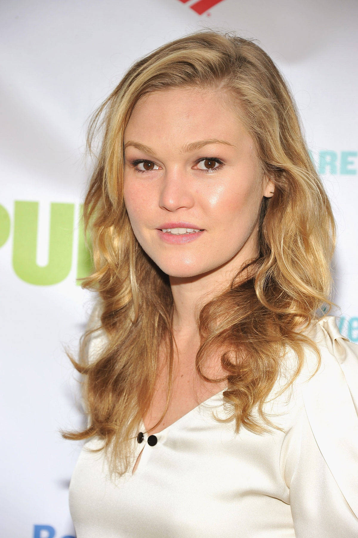 Julia Stiles, wavy blonde hair, white blouse, HD Phone Wallpaper