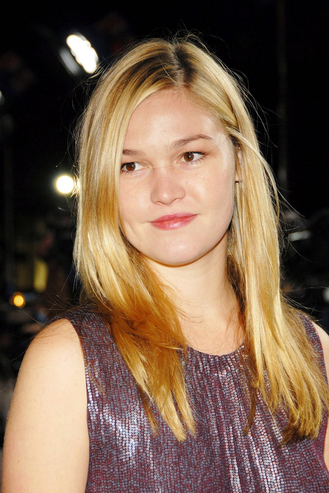 Julia Stiles, blonde, shimmering purple dress, HD Phone Wallpaper