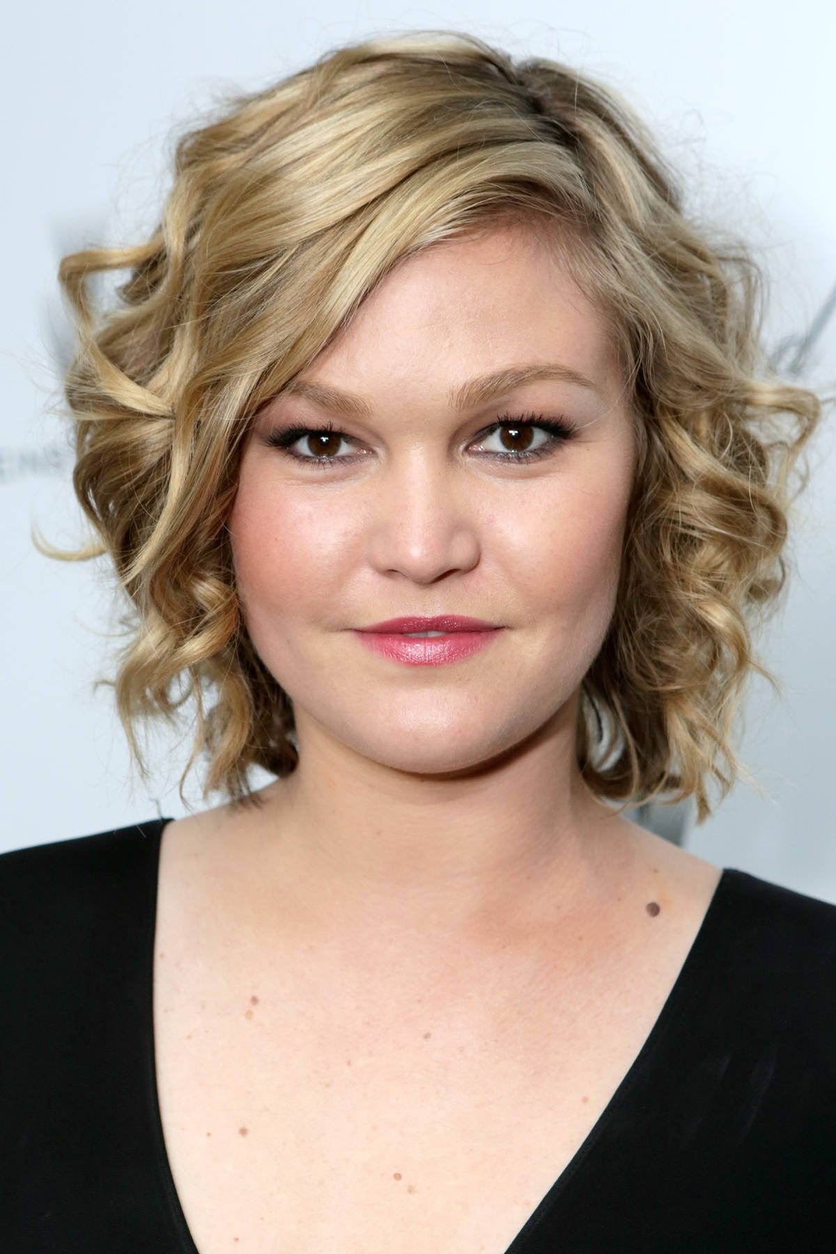 Julia Stiles, blonde, black top, HD Phone Wallpaper
