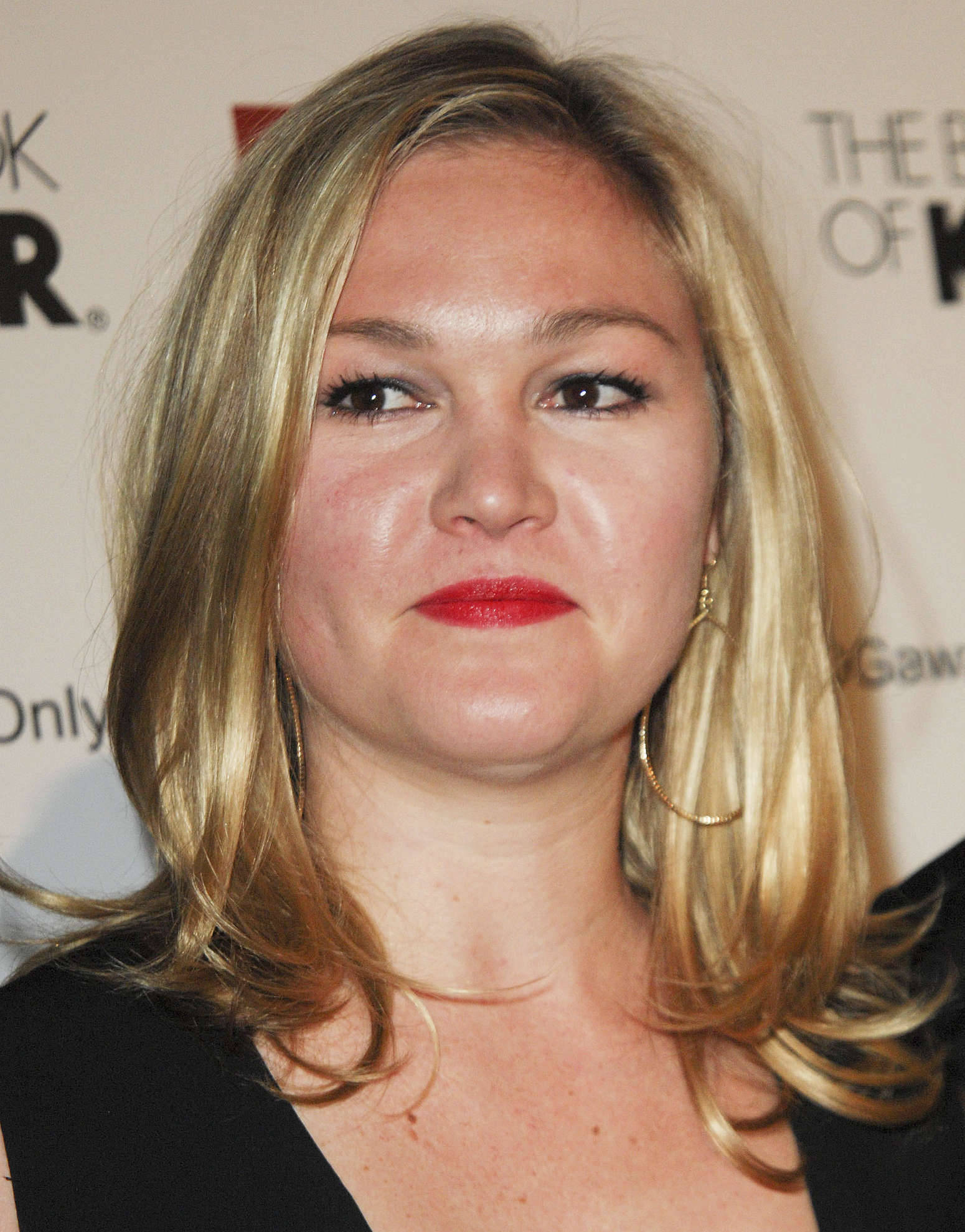 Julia Stiles, blonde hair, red lipstick, Full HD Phone Wallpaper