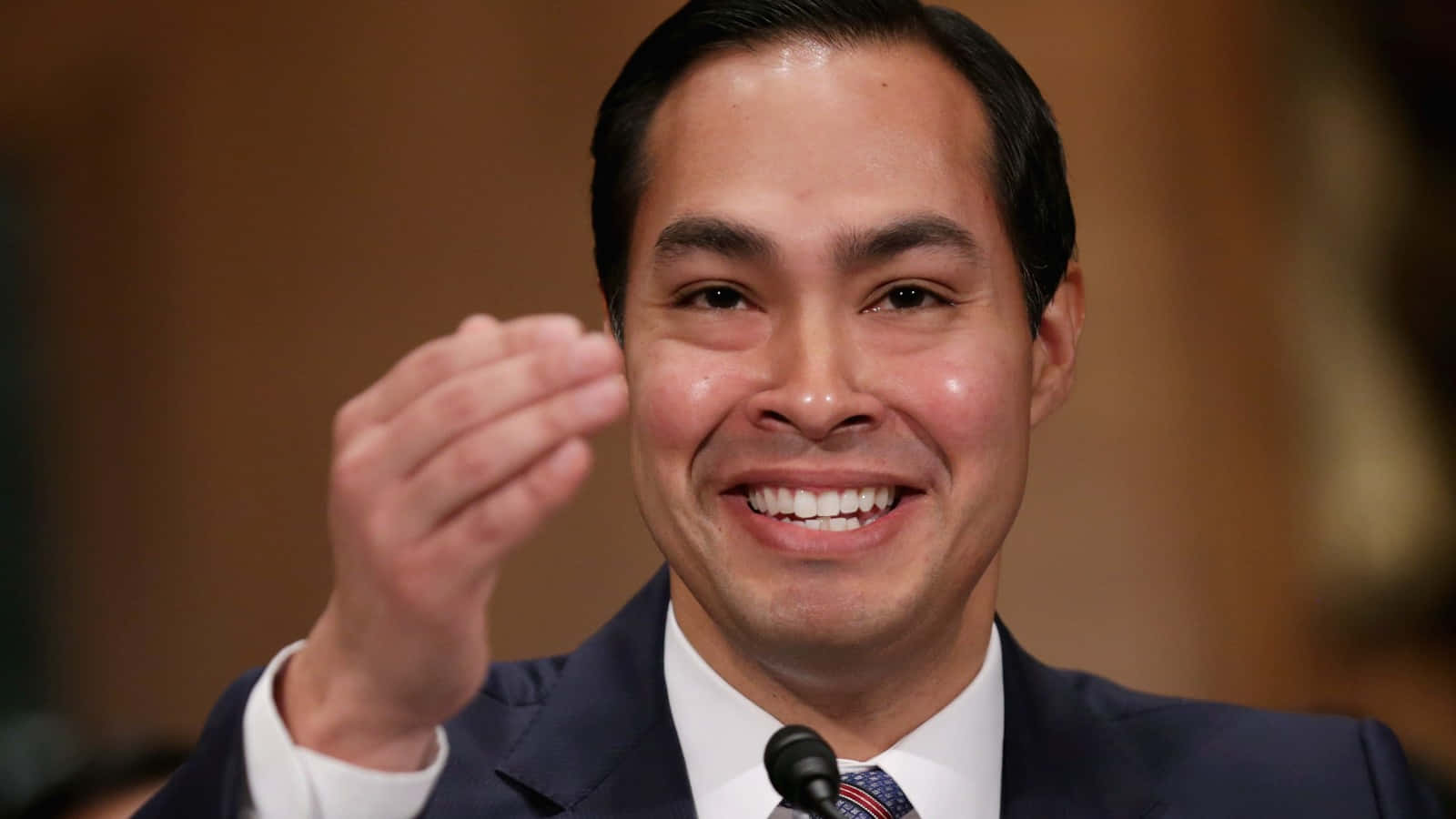 Julian Castro, suit, microphone, HD Desktop Wallpaper