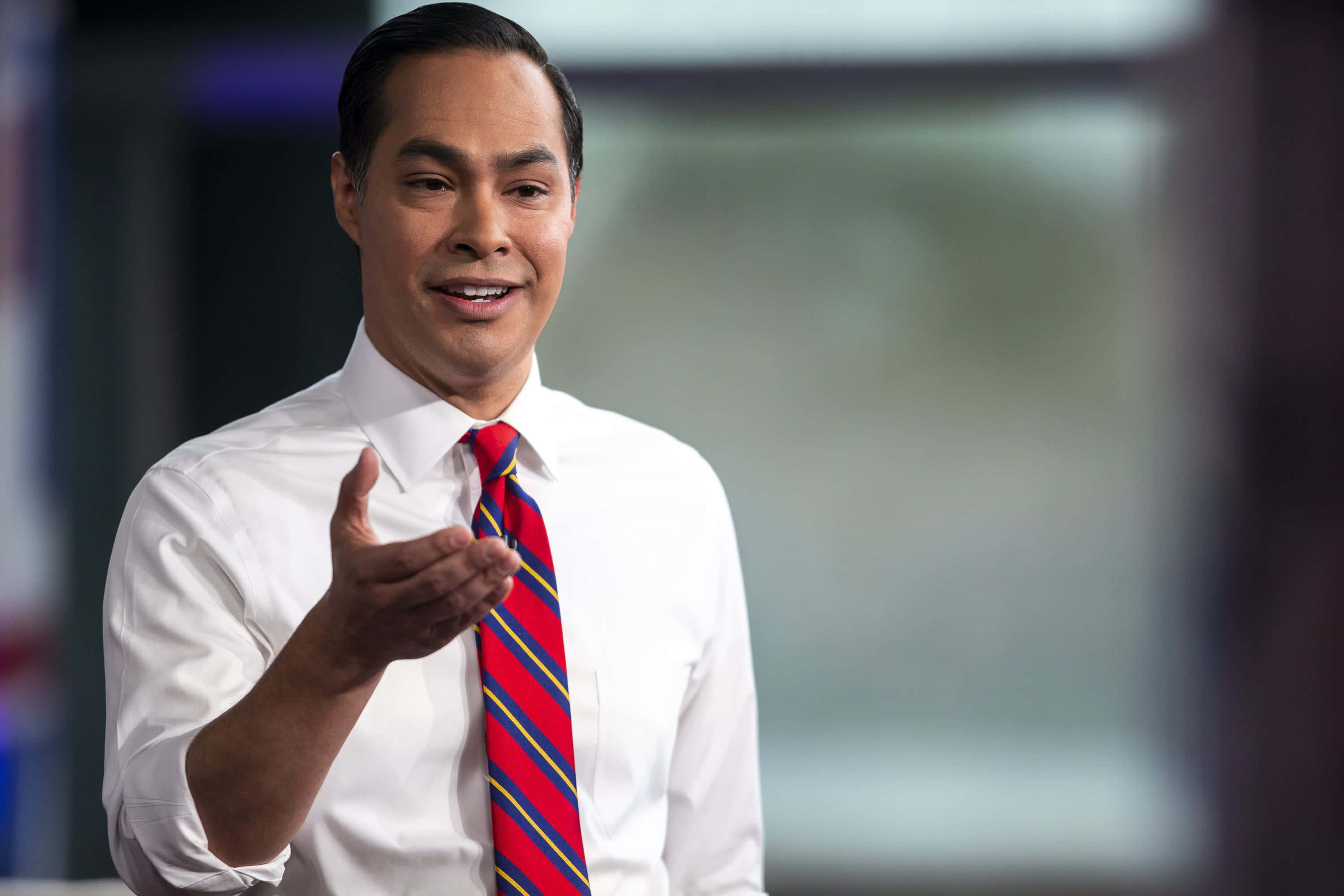 Julian Castro, white shirt, red striped tie, 2K Desktop Wallpaper