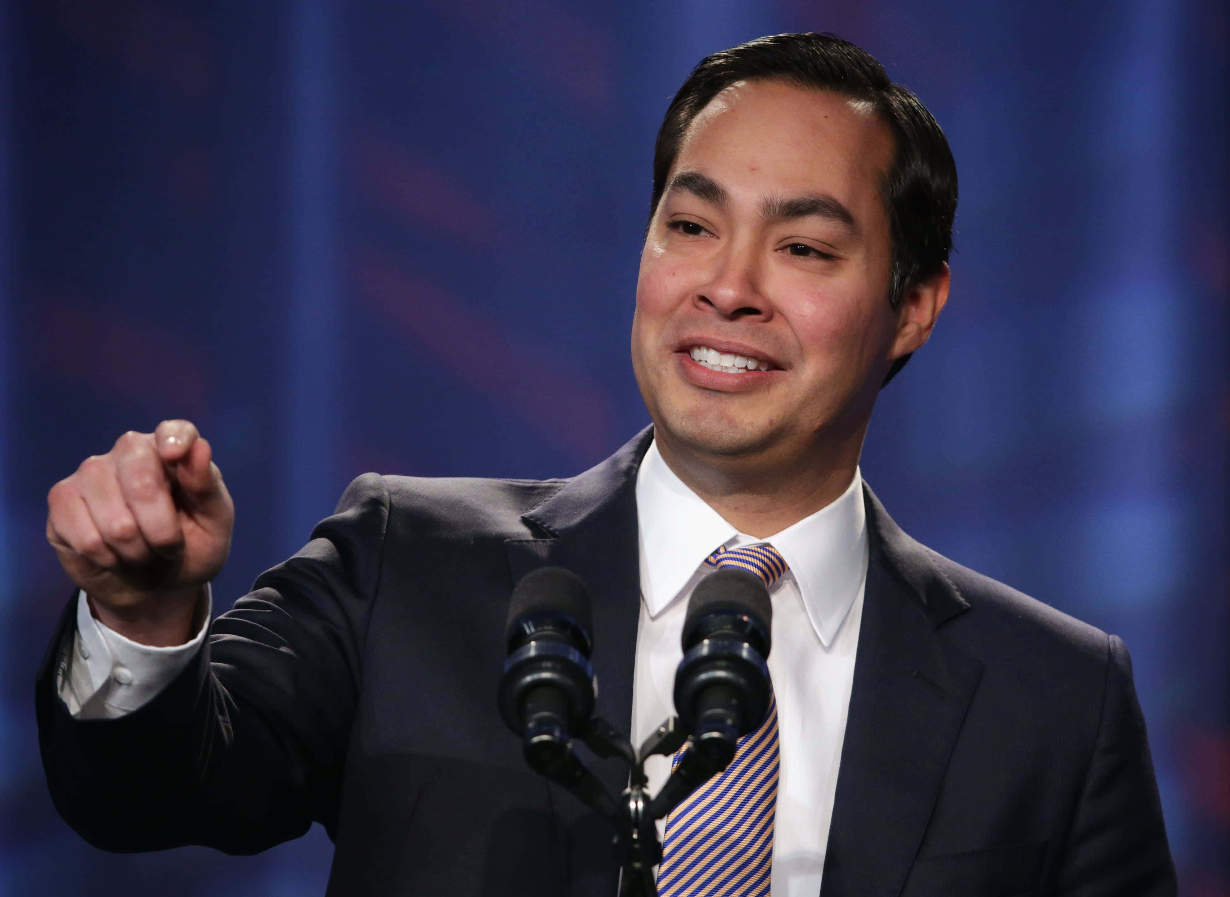 Julian Castro, blue lit stage, microphones, 4K Desktop Wallpaper