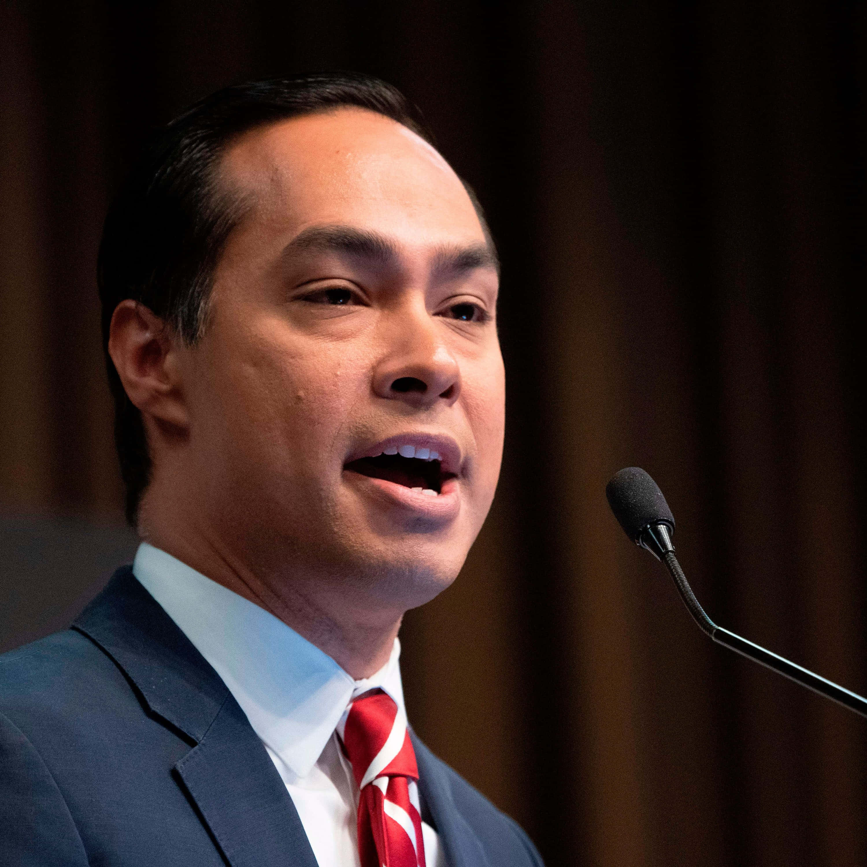 Julian Castro, blue suit, red tie, 2K Desktop Wallpaper
