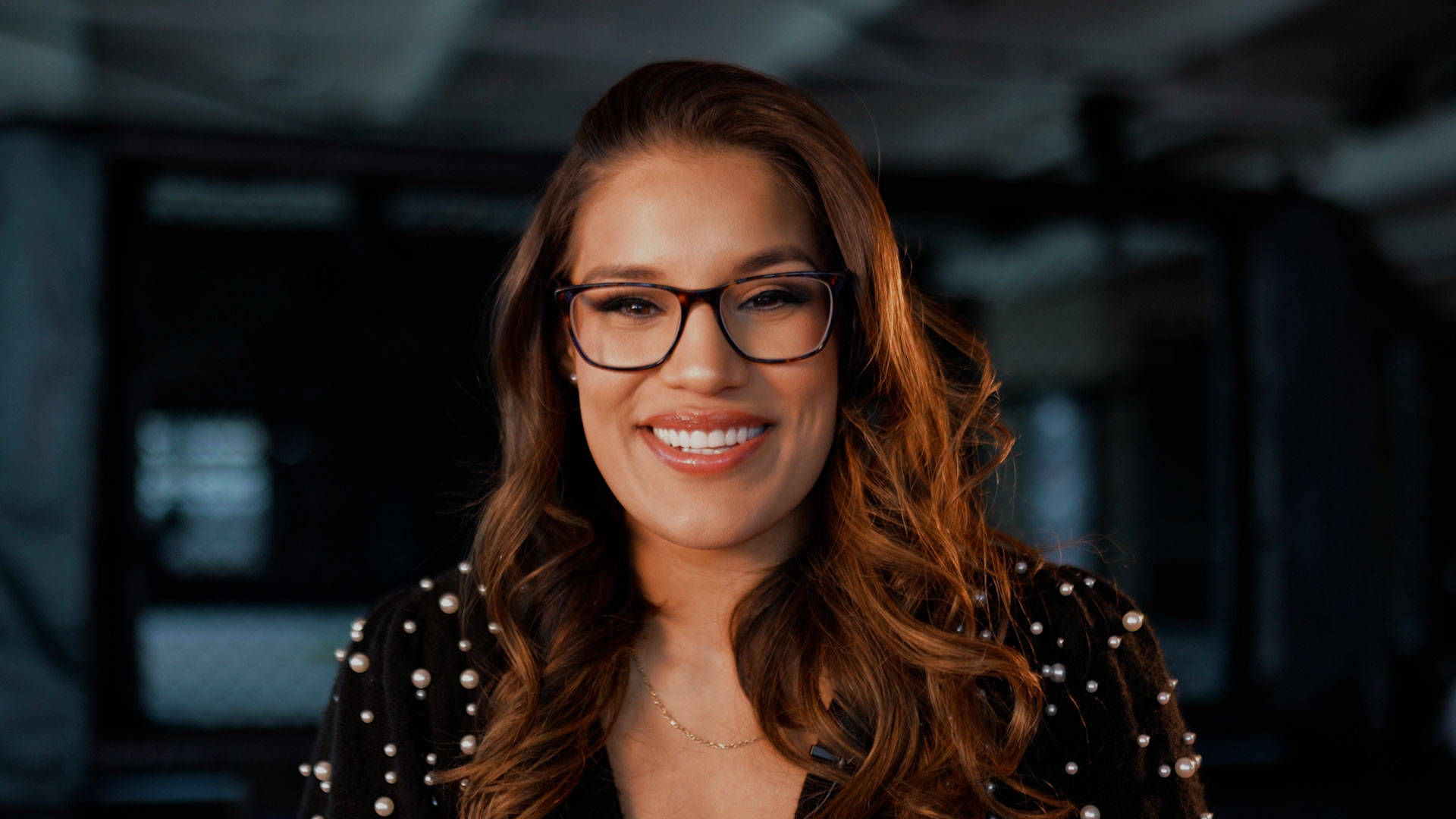 Julianna Peña, glasses, pearl-embellished jacket, Full HD Desktop Wallpaper