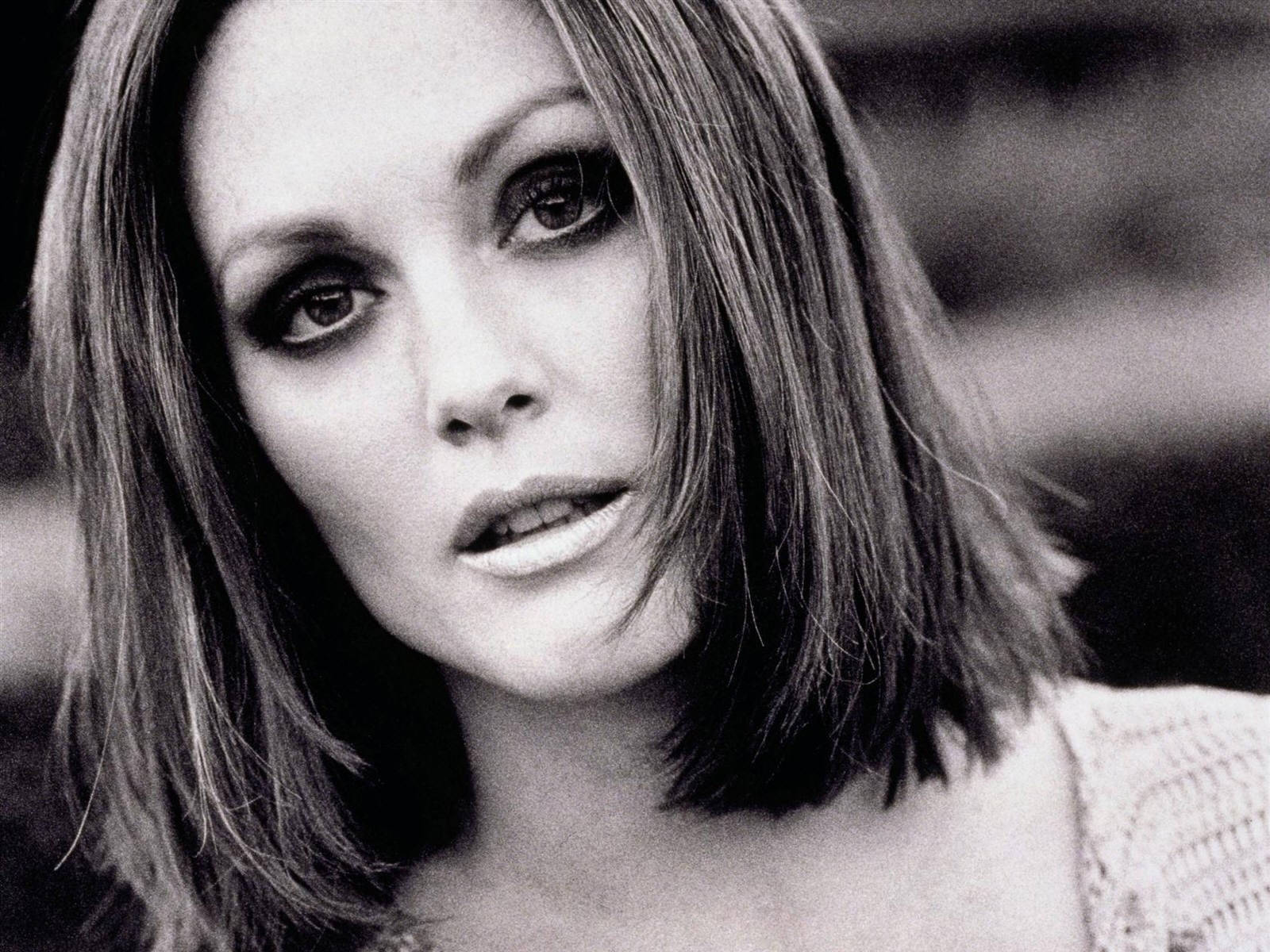 Julianne Moore, grayscale portrait, black and white, HD Desktop Wallpaper