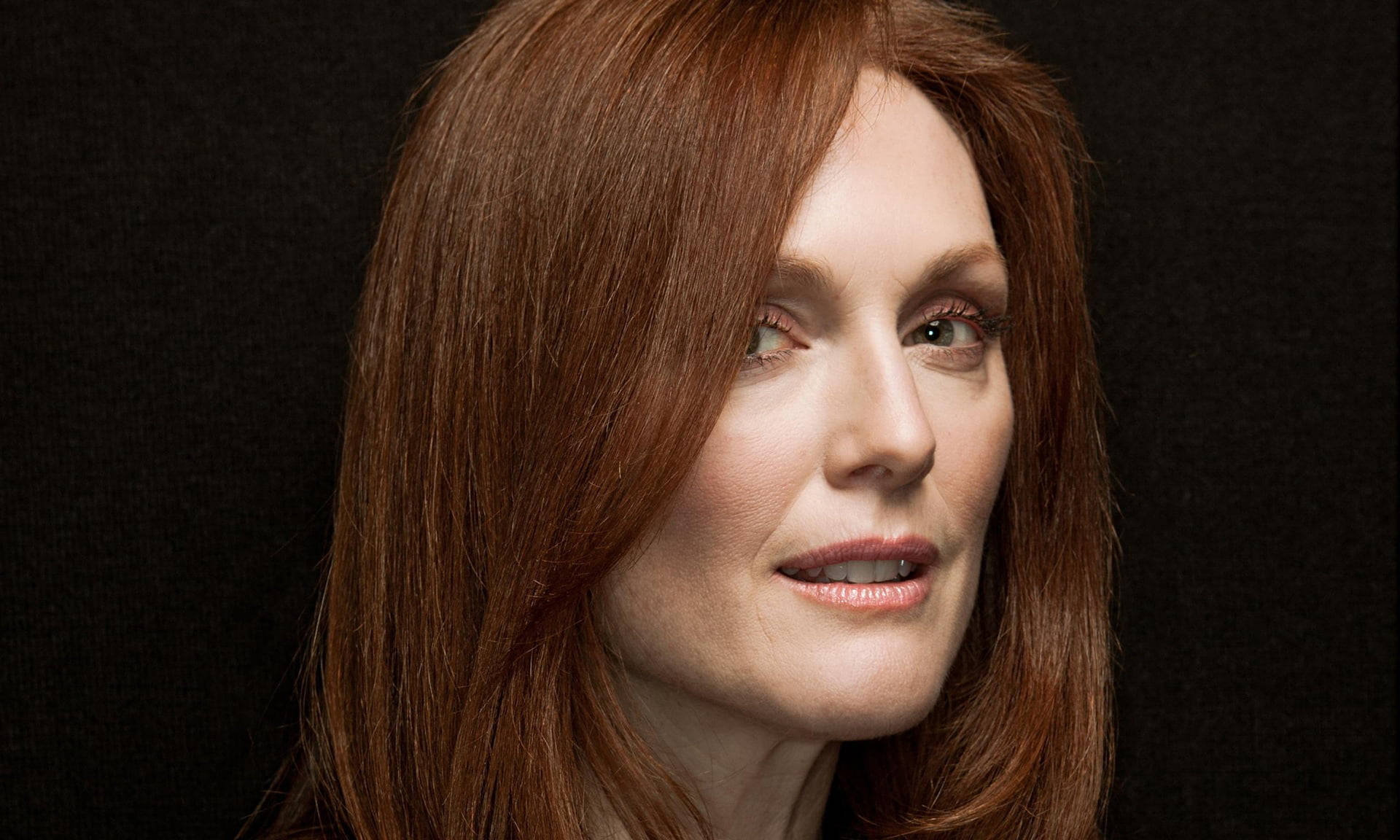 Julianne Moore, award-winning actress, long auburn hair, Full HD Desktop Wallpaper