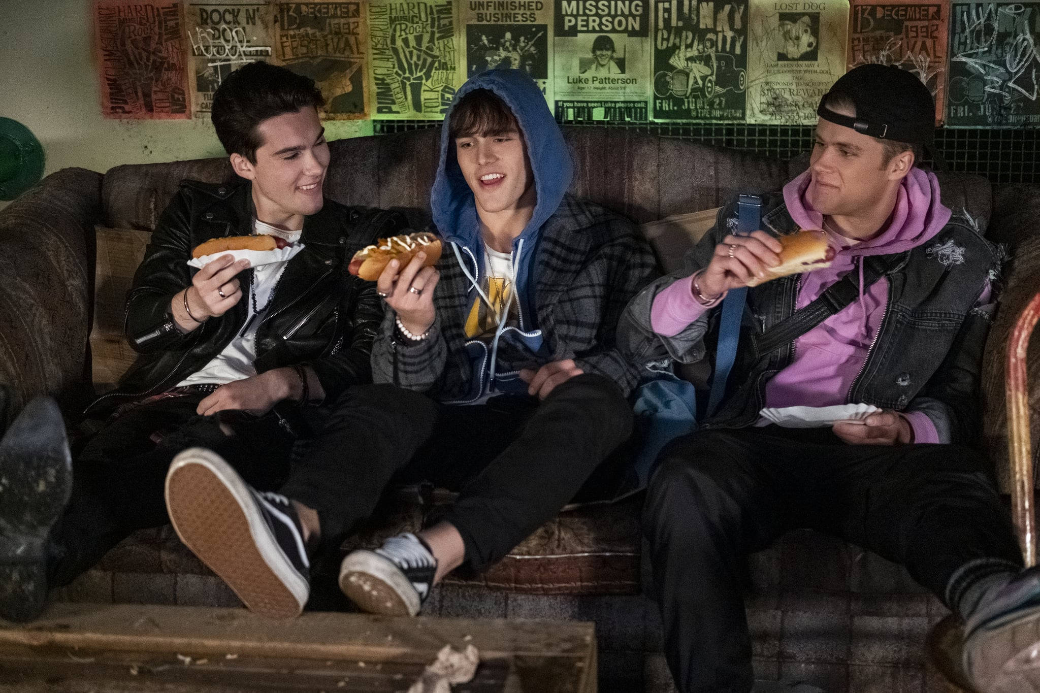Julie And The Phantoms, couch, graffiti-covered room, Full HD Desktop Wallpaper