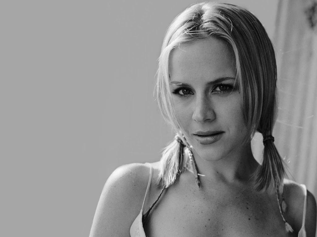 Julie Benz, greyscale, black and white portrait, SD Desktop Wallpaper