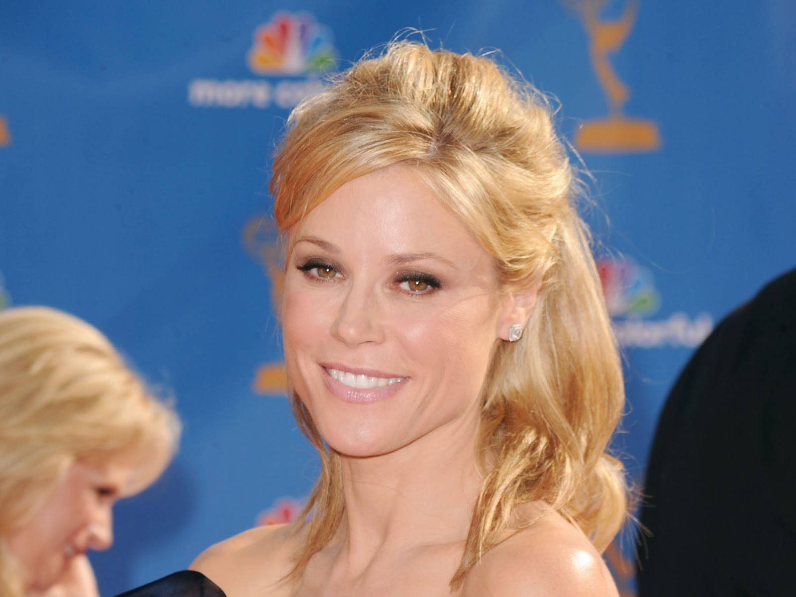 Julie Bowen, blonde woman, styled hair, HD Desktop Wallpaper