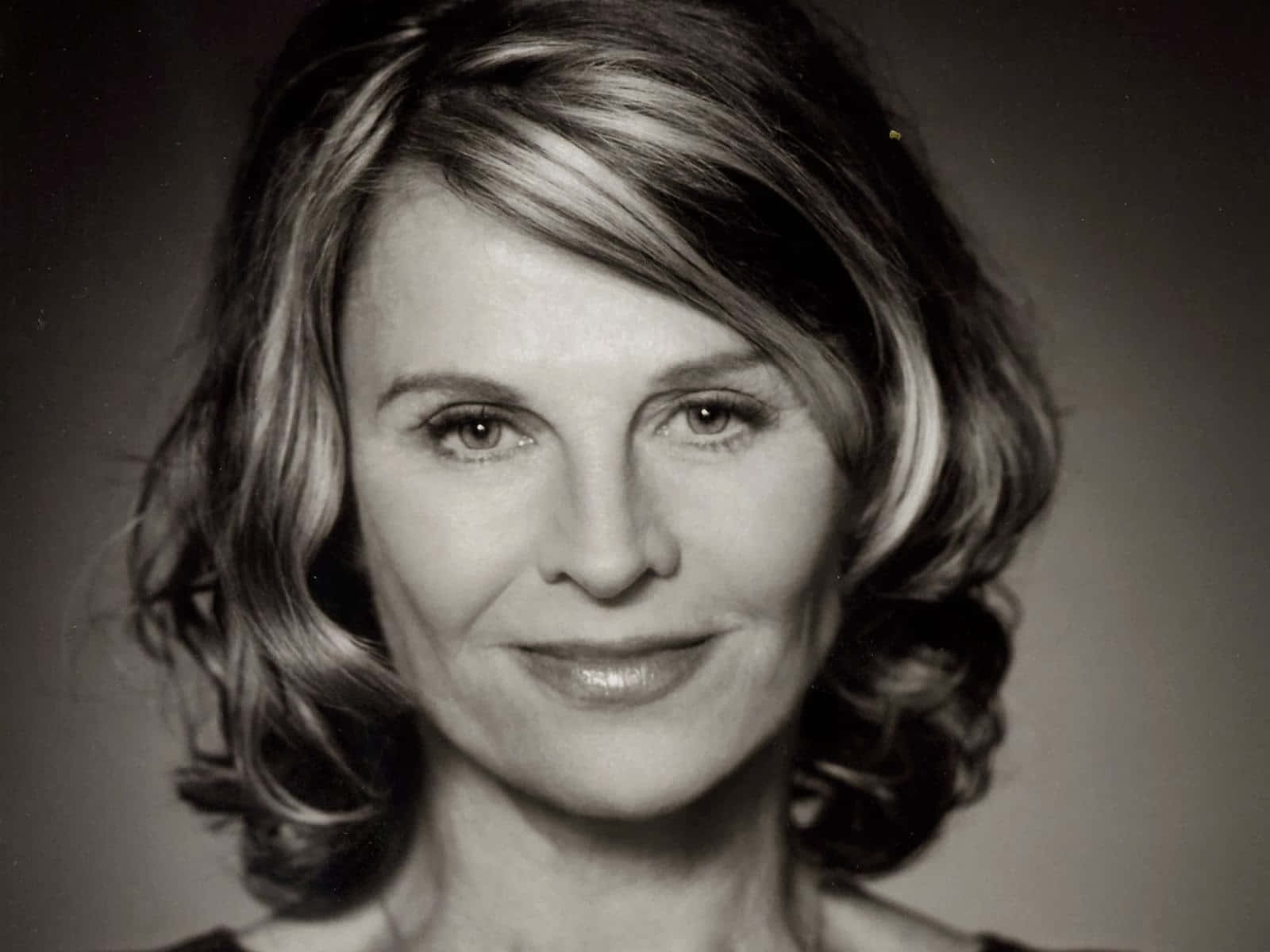 Julie Christie, black and white portrait, wavy shoulder-length hair, HD Desktop Wallpaper